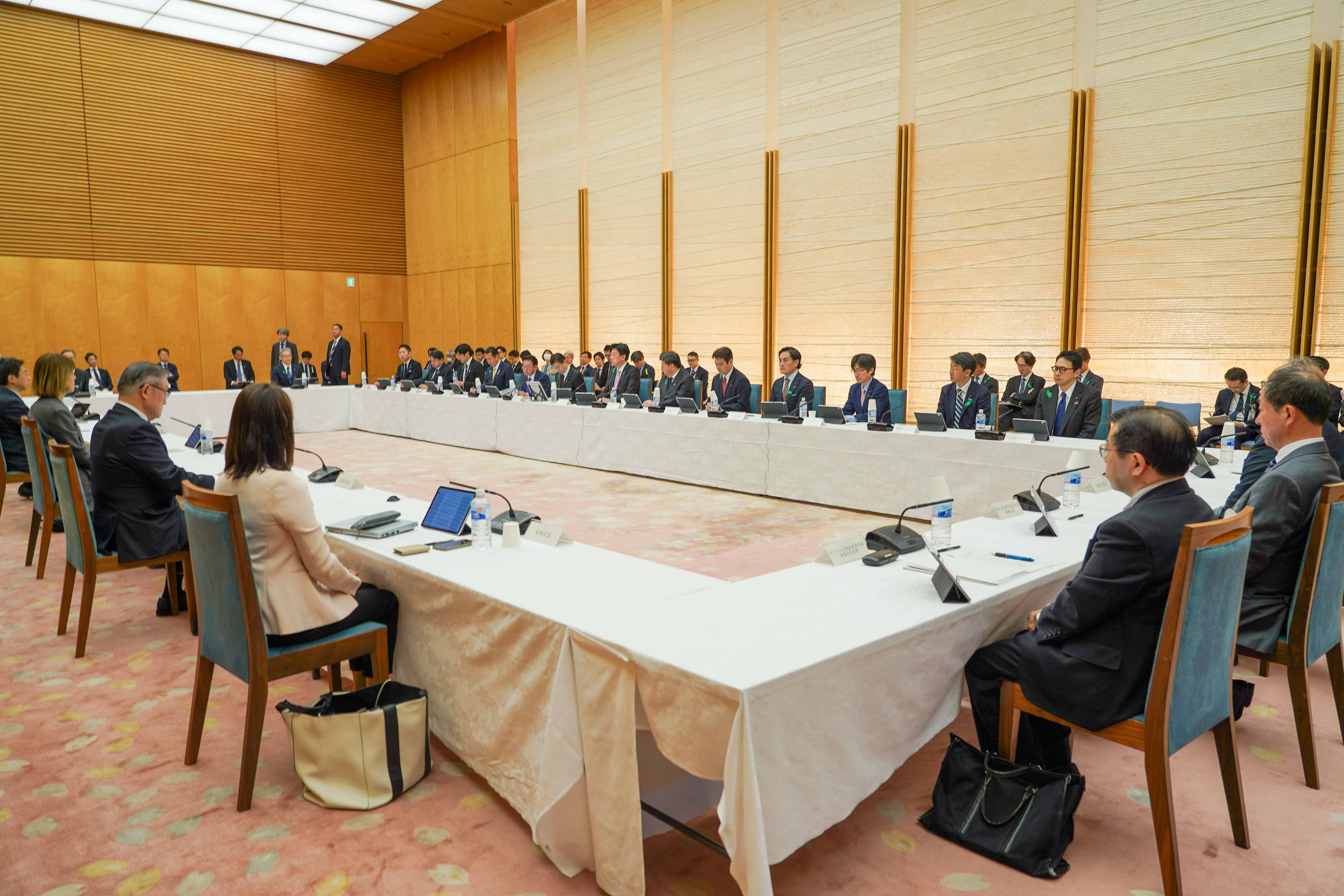 会議のまとめを行う木原官房長官５