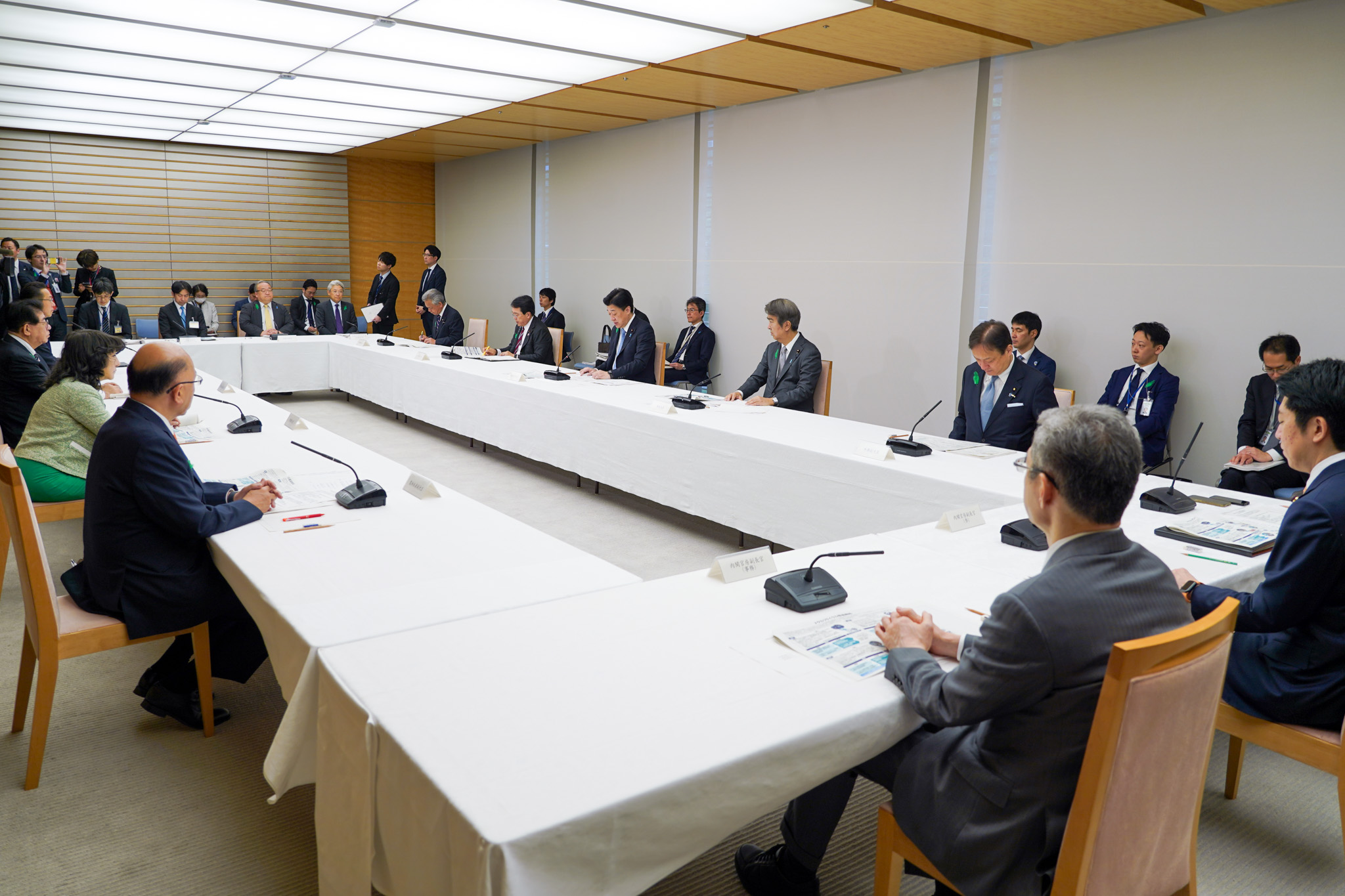 挨拶する木原官房長官５