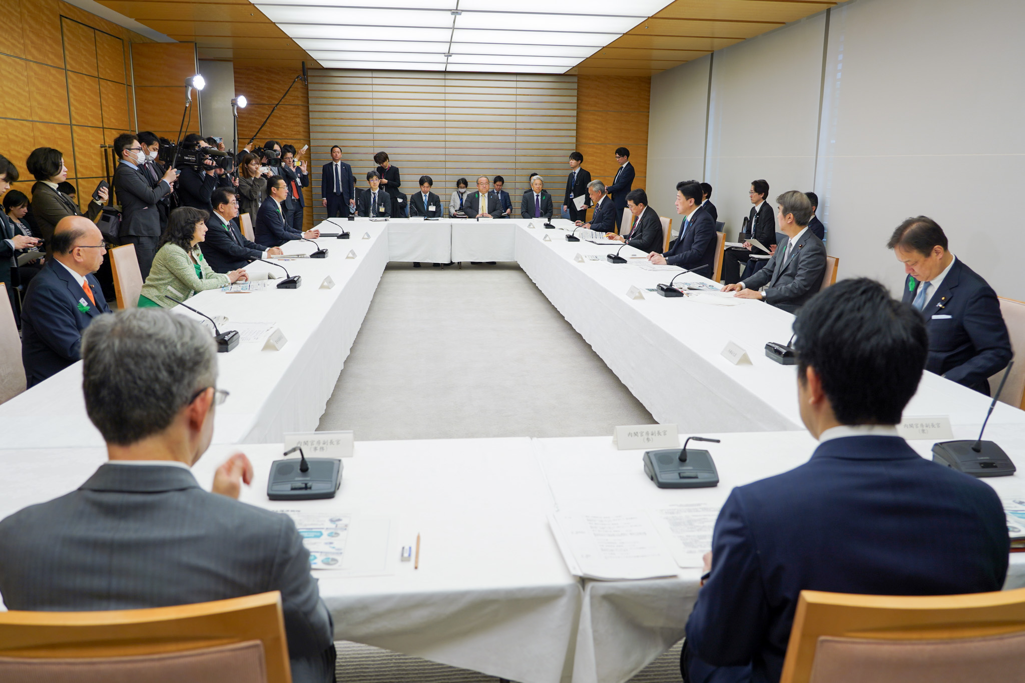 挨拶する木原官房長官６