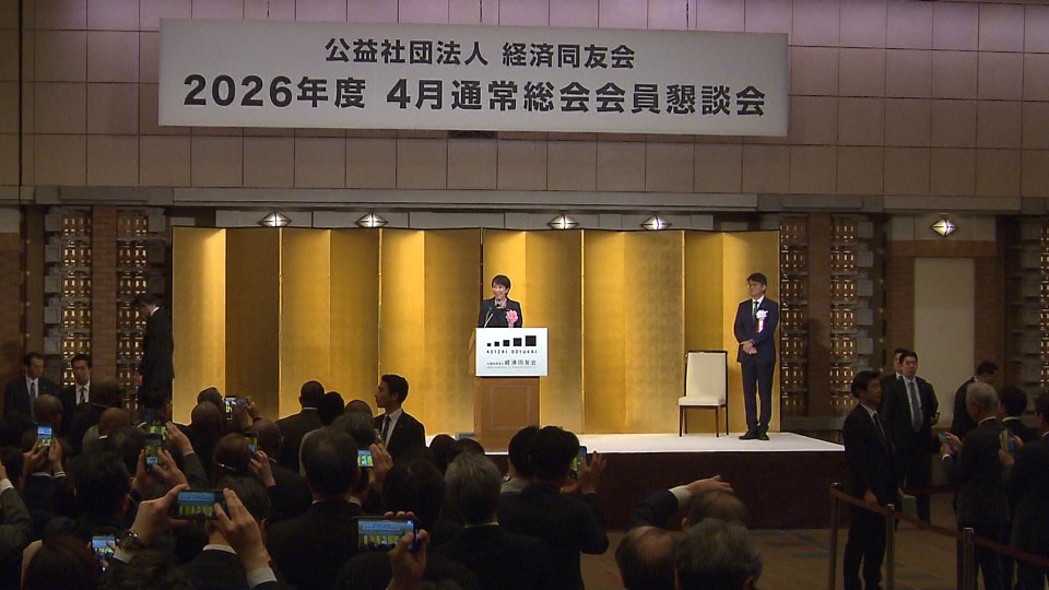 挨拶する高市総理２