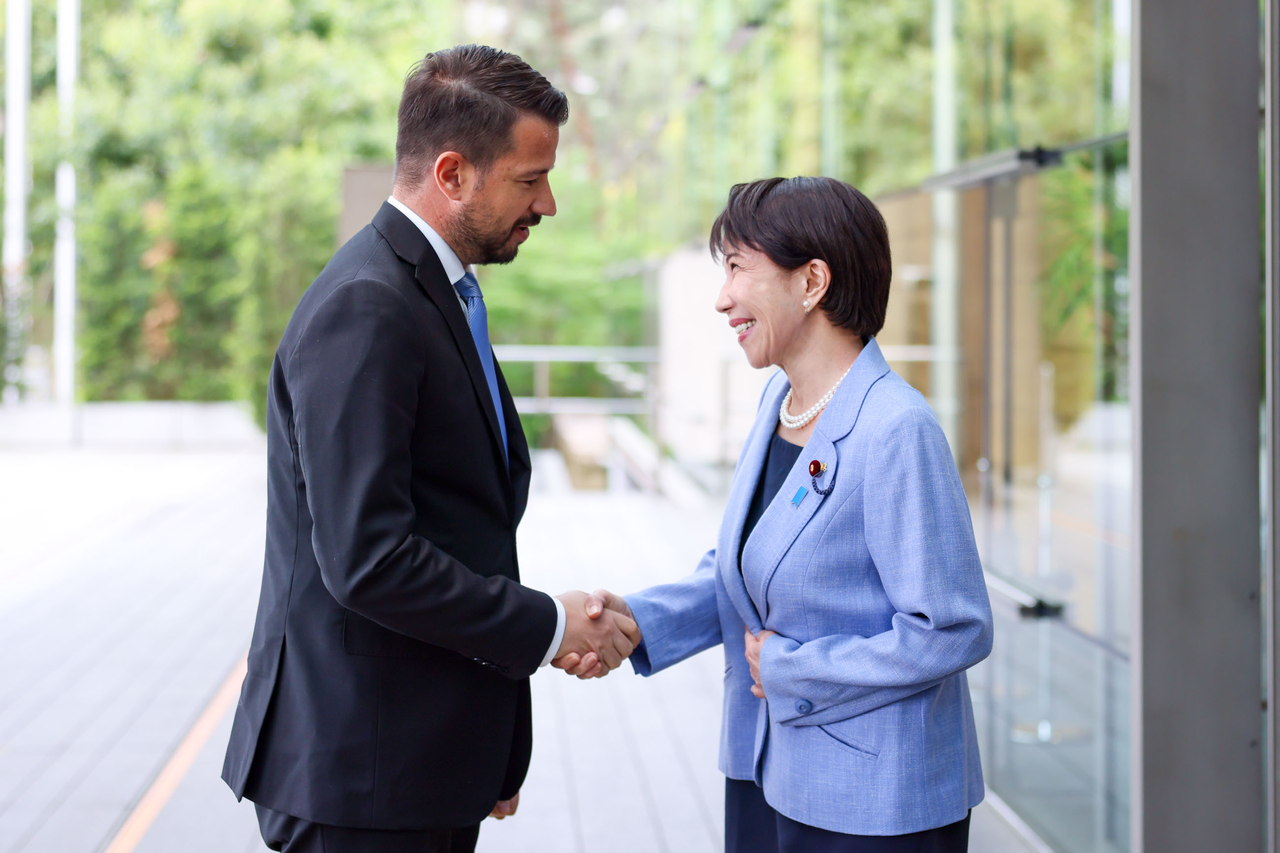 ミラトビッチ大統領を出迎える高市総理