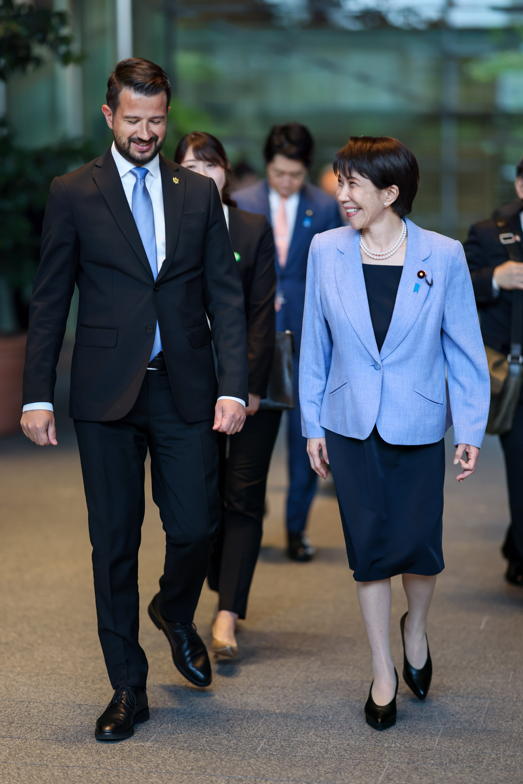 ミラトビッチ大統領を見送る高市総理２