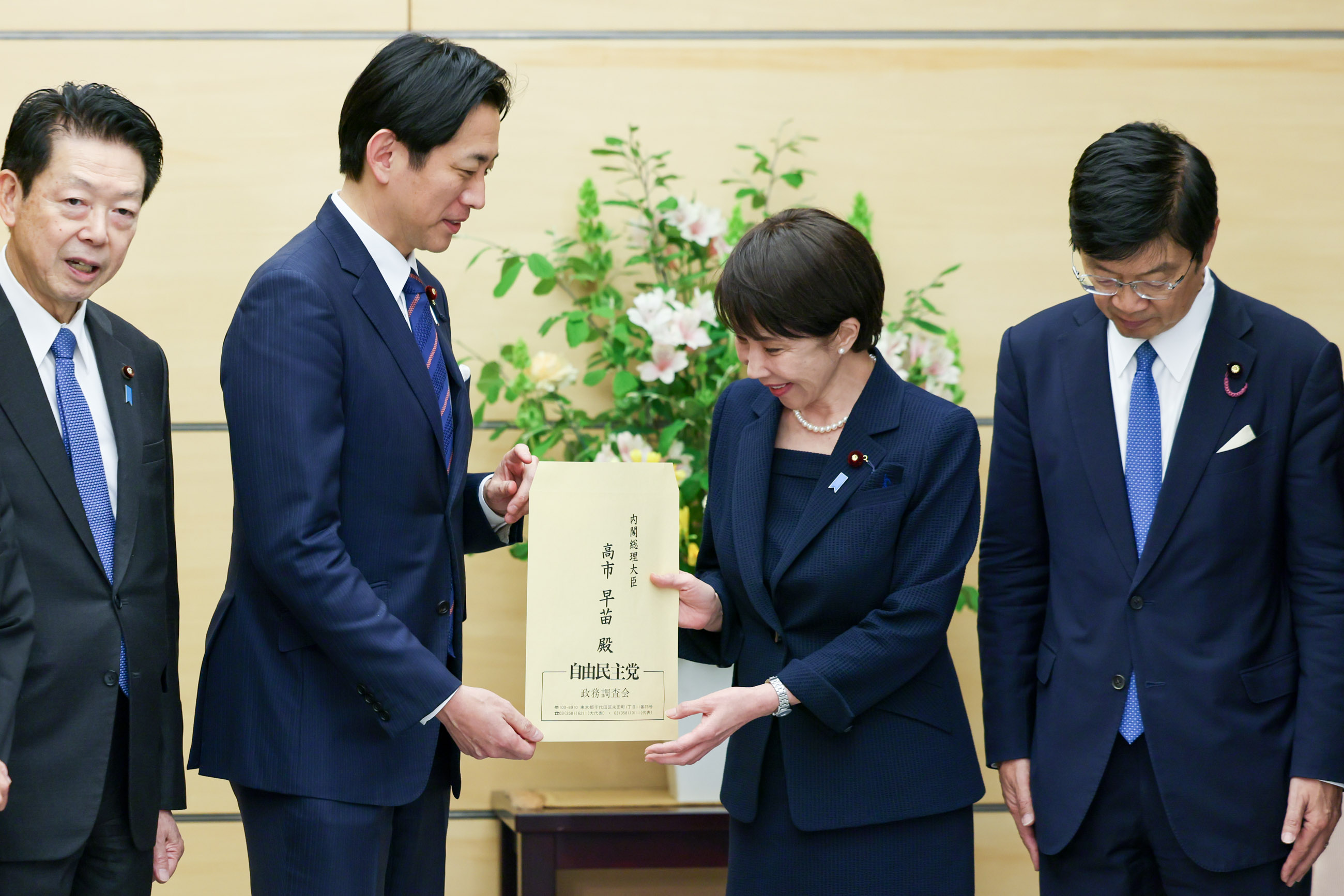 申入れを受ける高市総理３