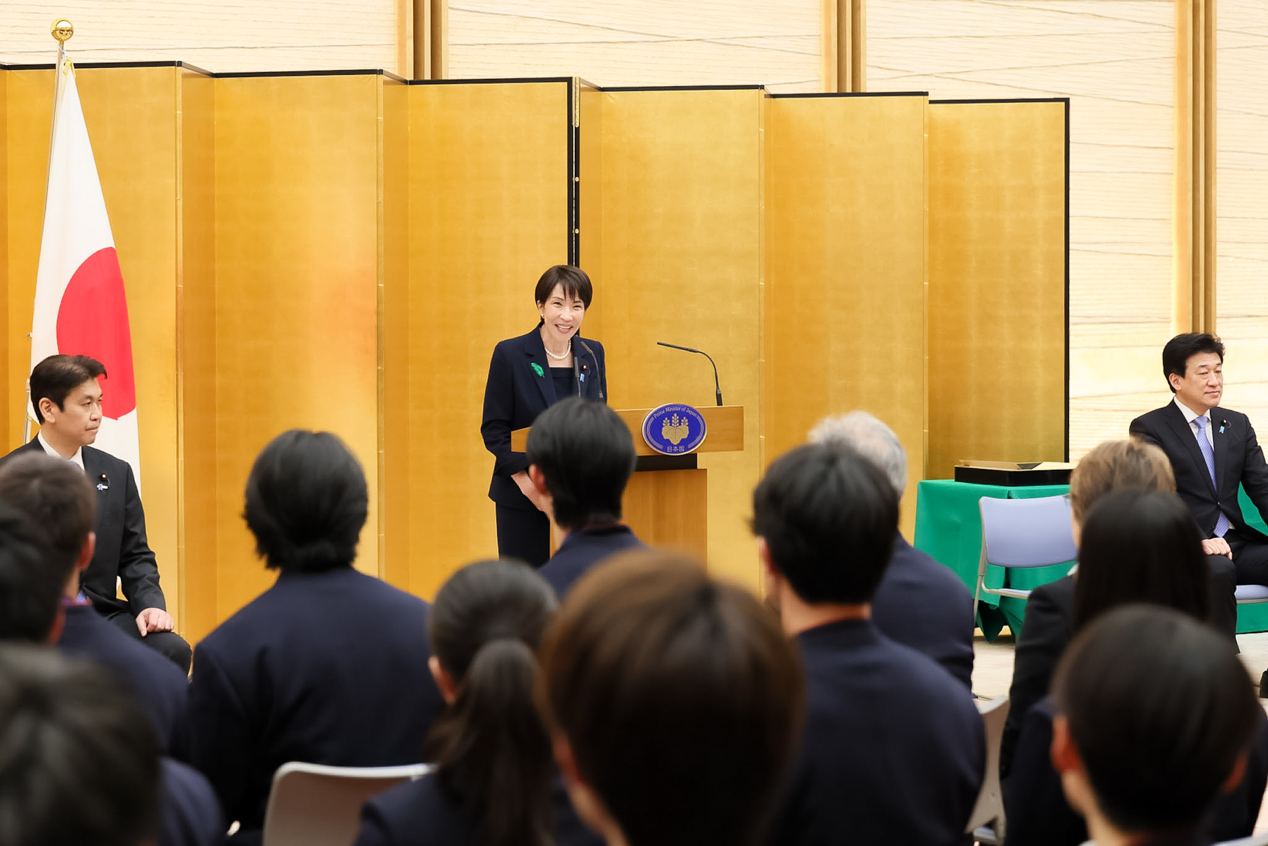 挨拶する高市総理６