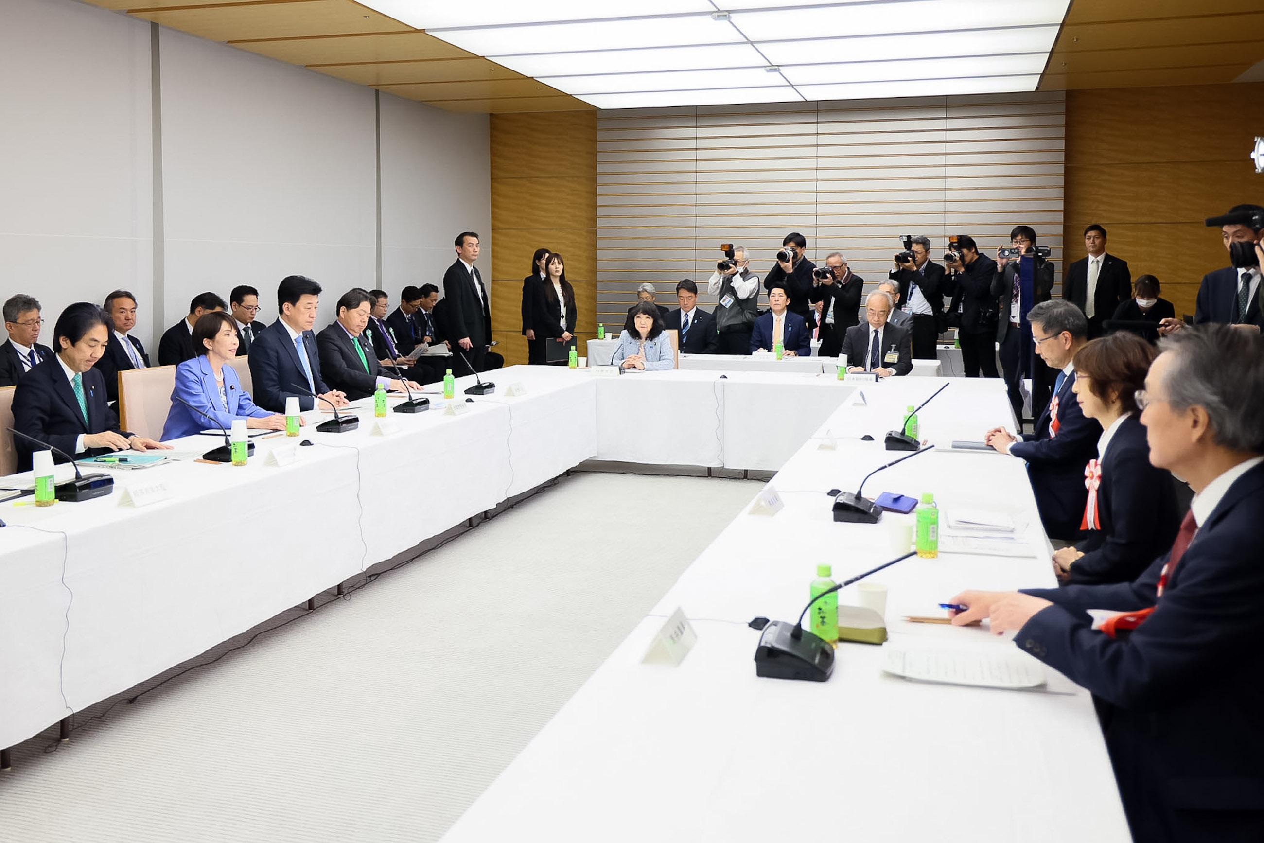 会議のまとめを行う高市総理２