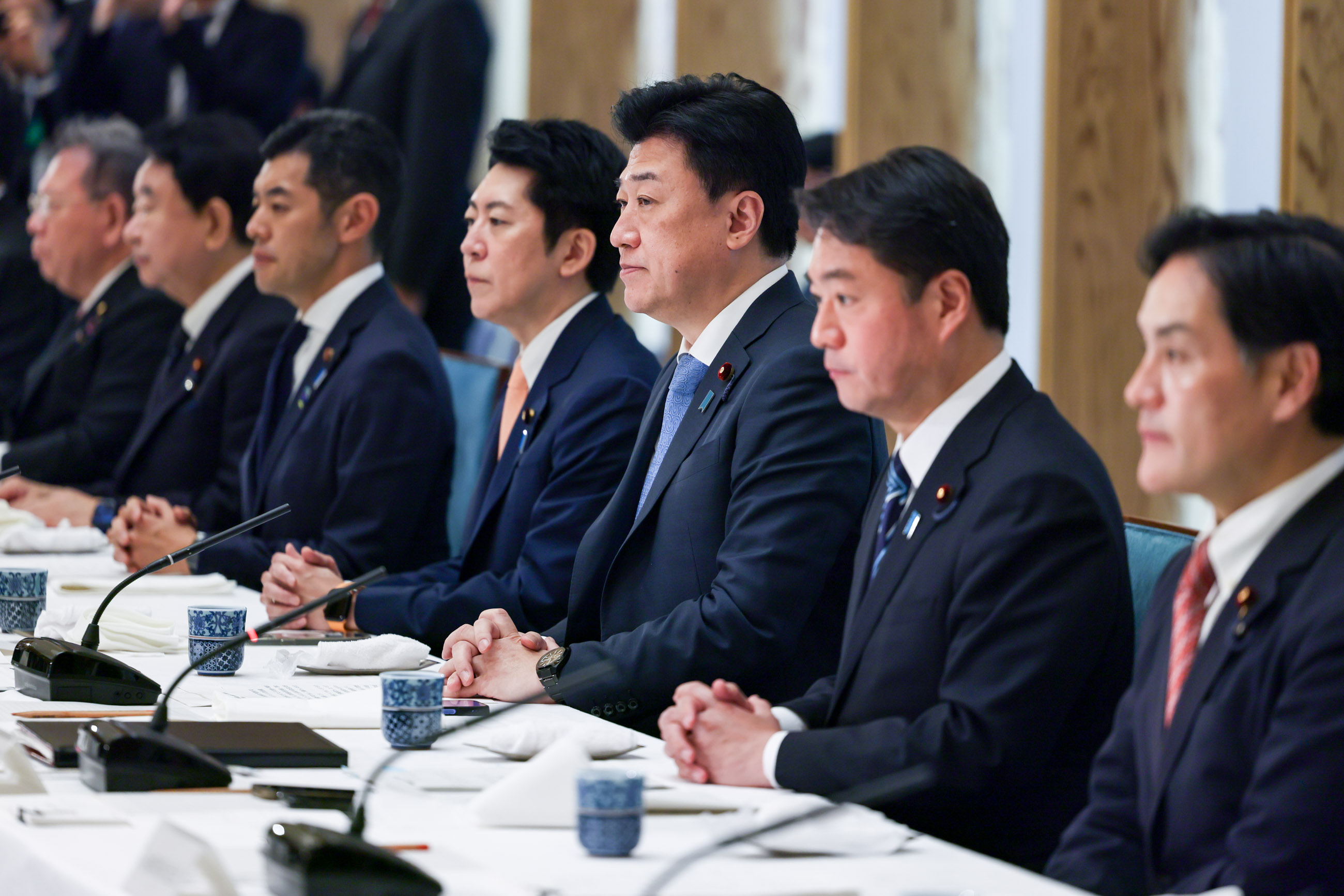 会議に臨む木原官房長官１