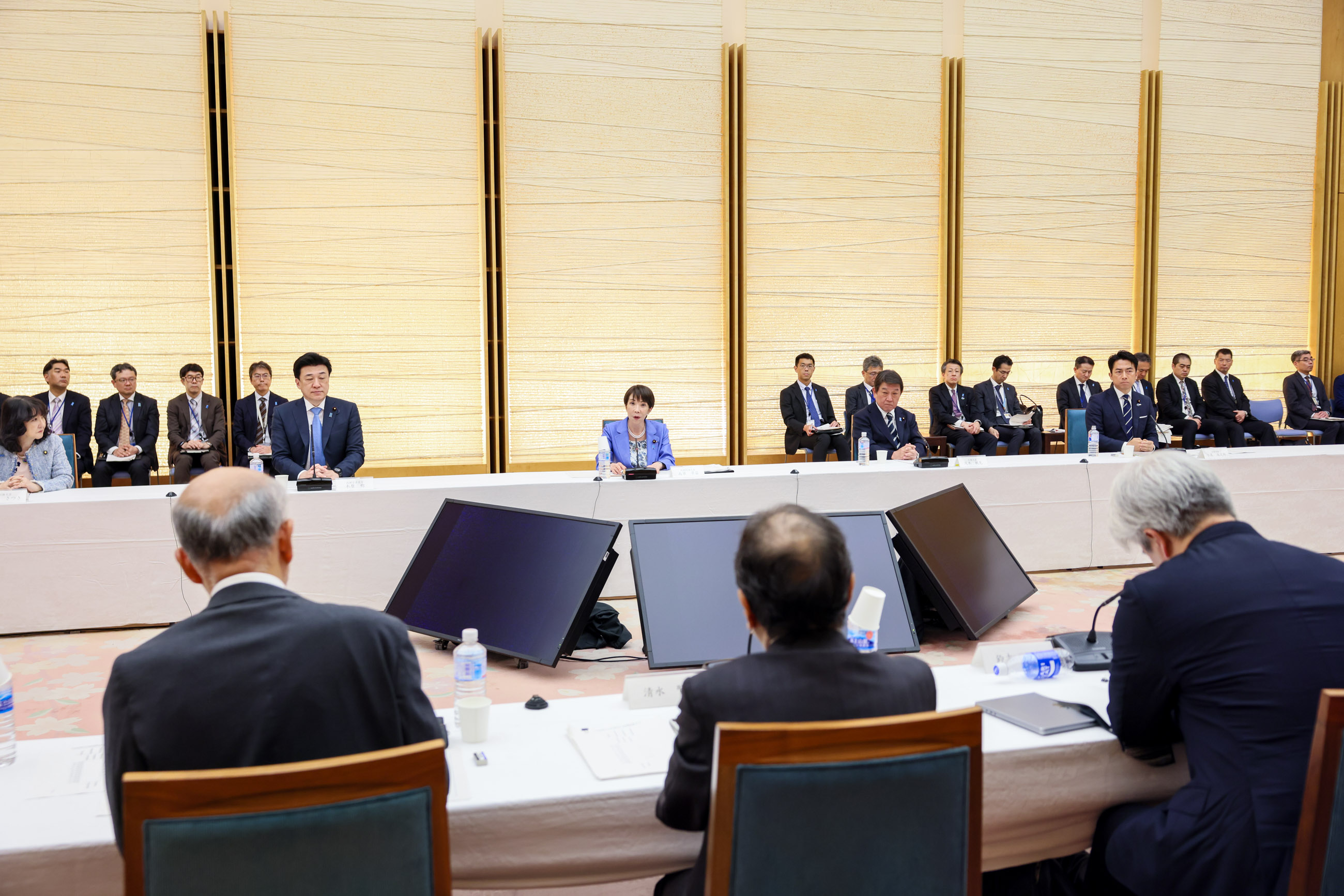 会議のまとめを行う高市総理３