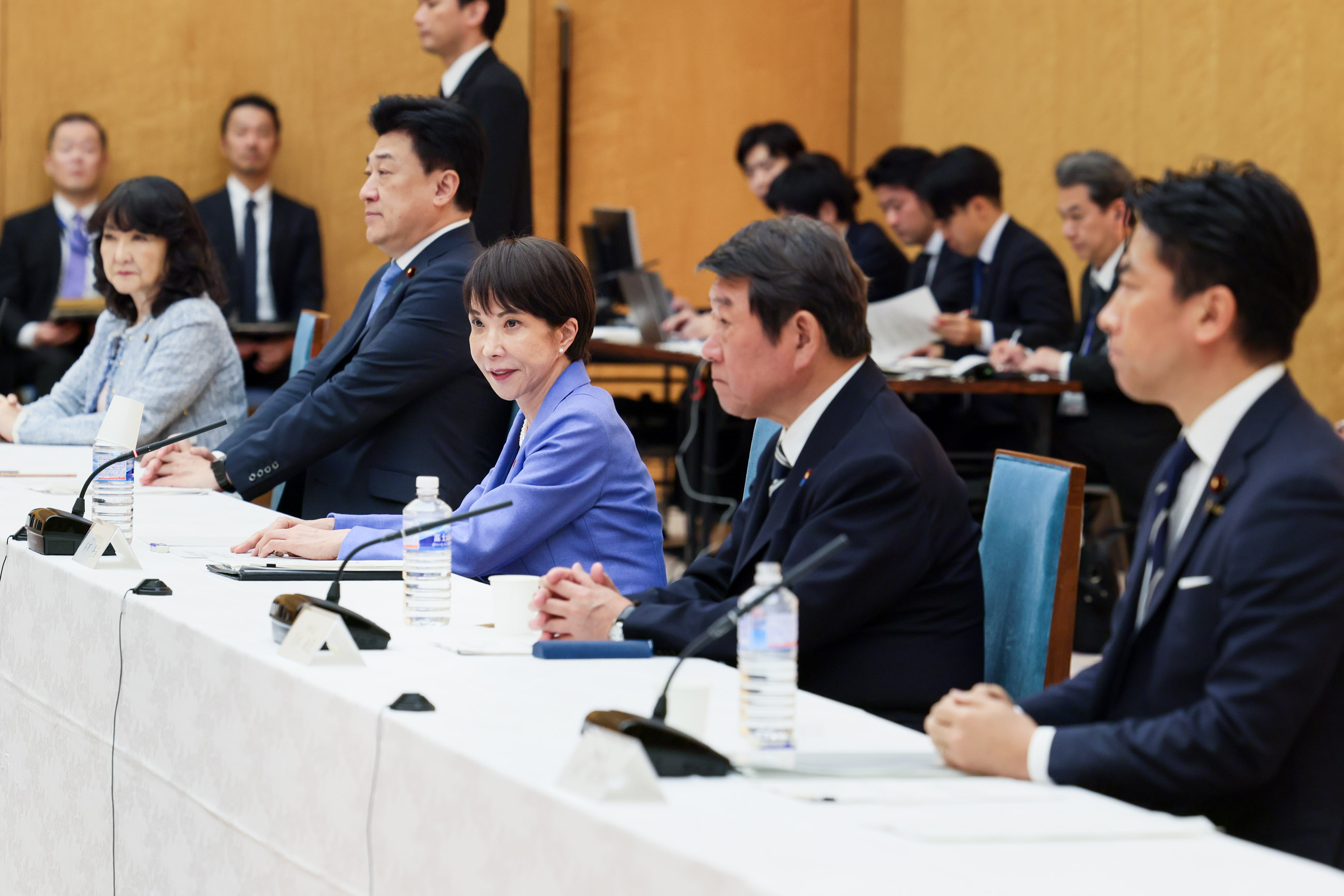 会議のまとめを行う高市総理７