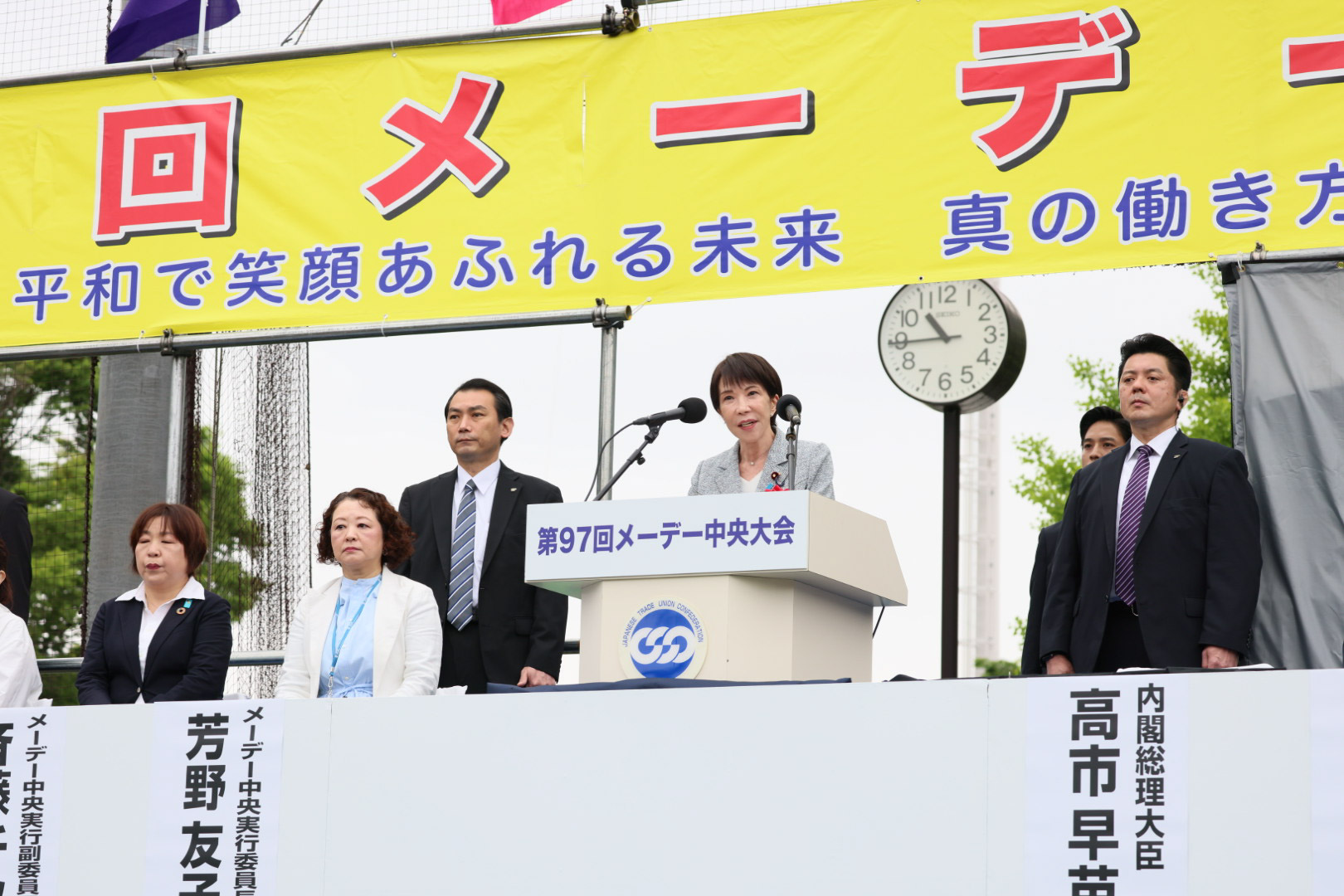 挨拶する高市総理５