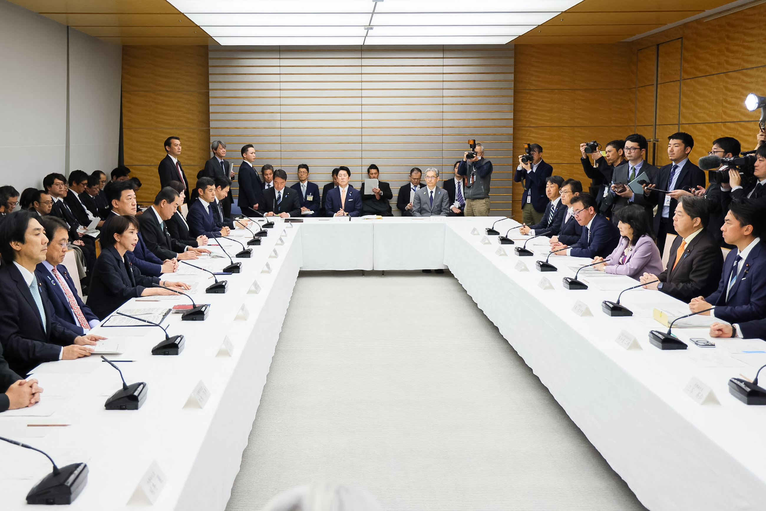 会議のまとめを行う高市総理２