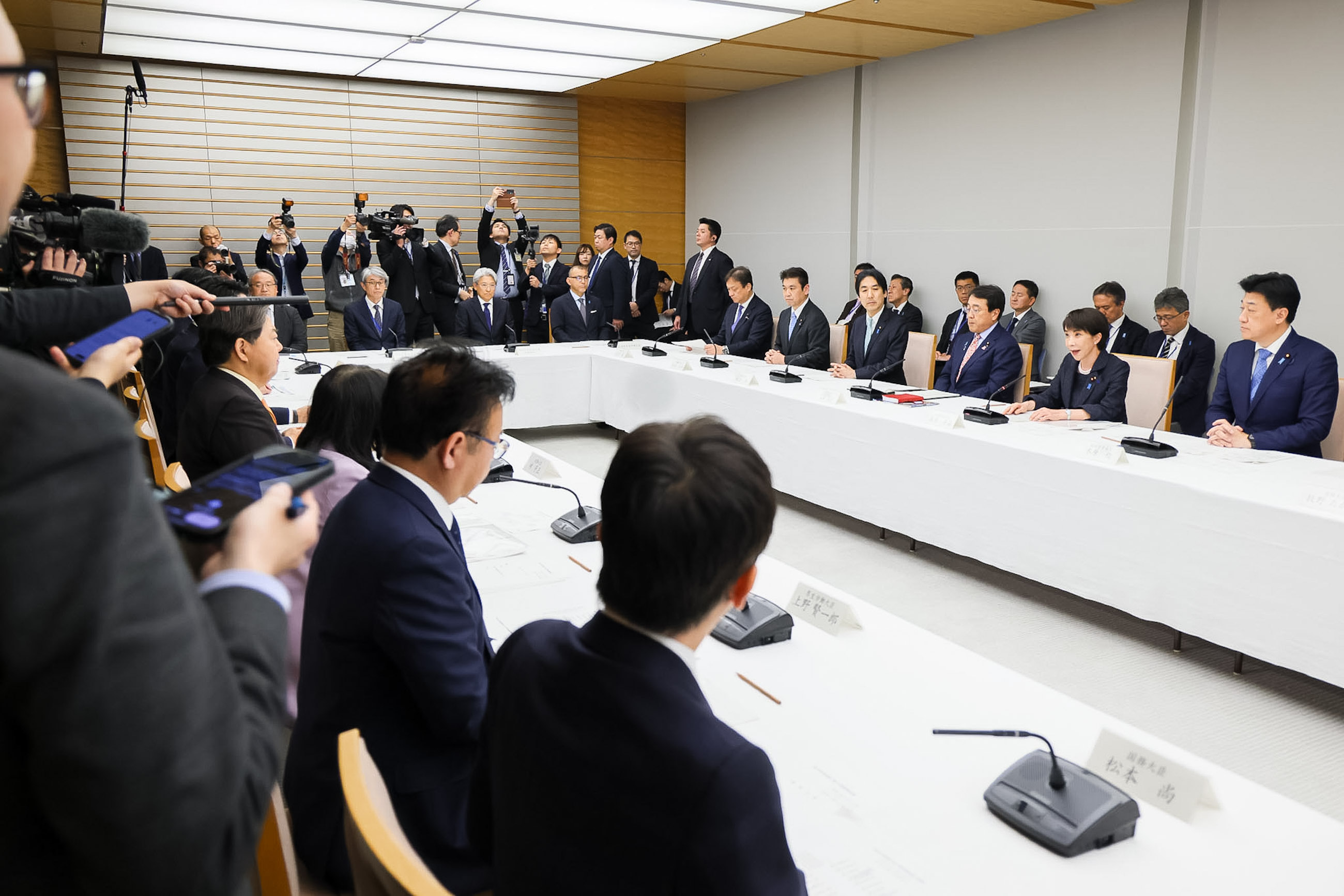 会議のまとめを行う高市総理５