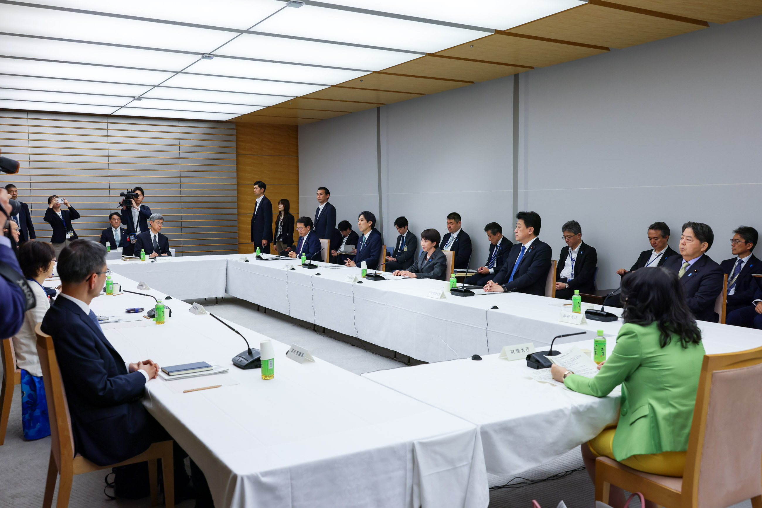 会議のまとめを行う高市総理３