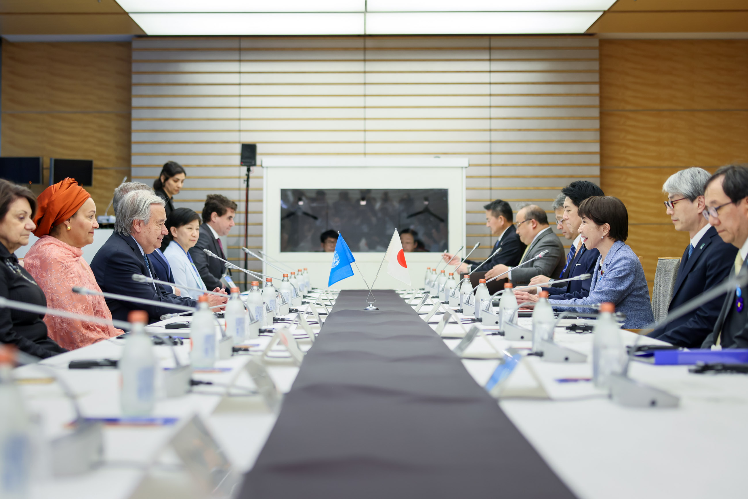 グテーレス国連事務総長と会談する高市総理２