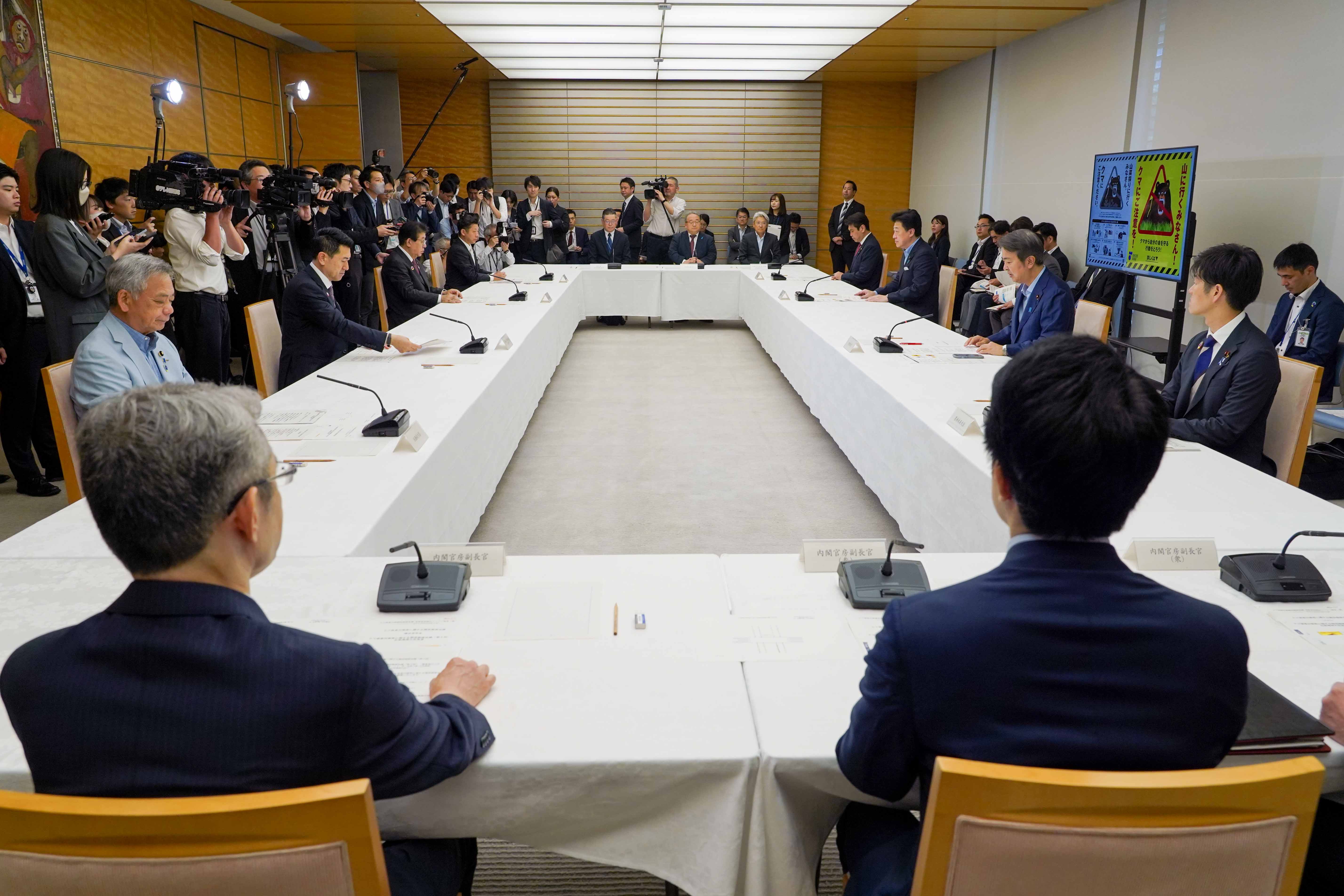 会議のまとめを行う木原官房長官２