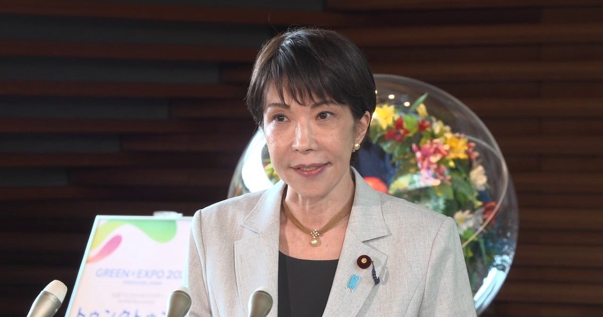 記者の質問に答える高市総理