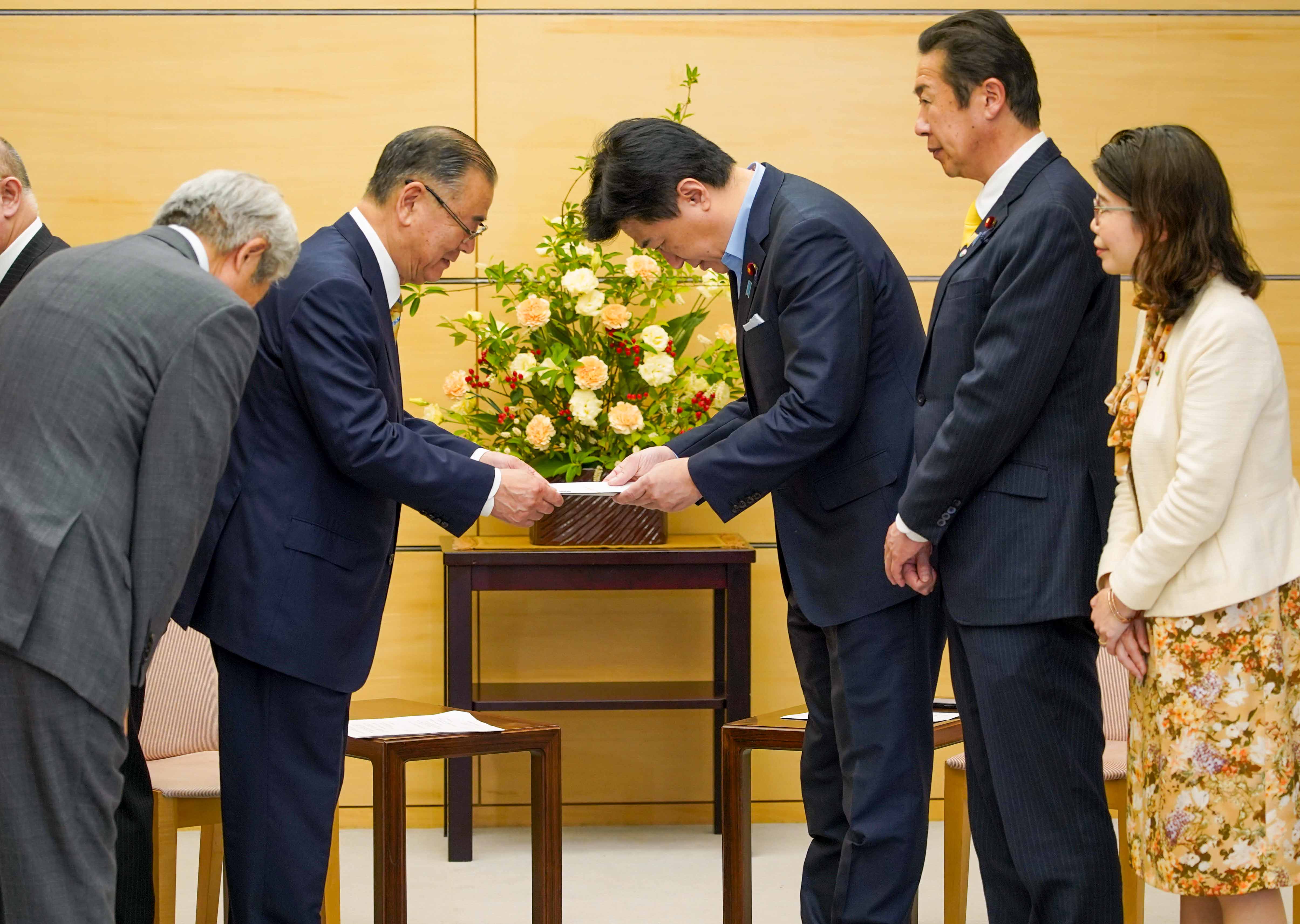 要請を受ける木原官房長官３