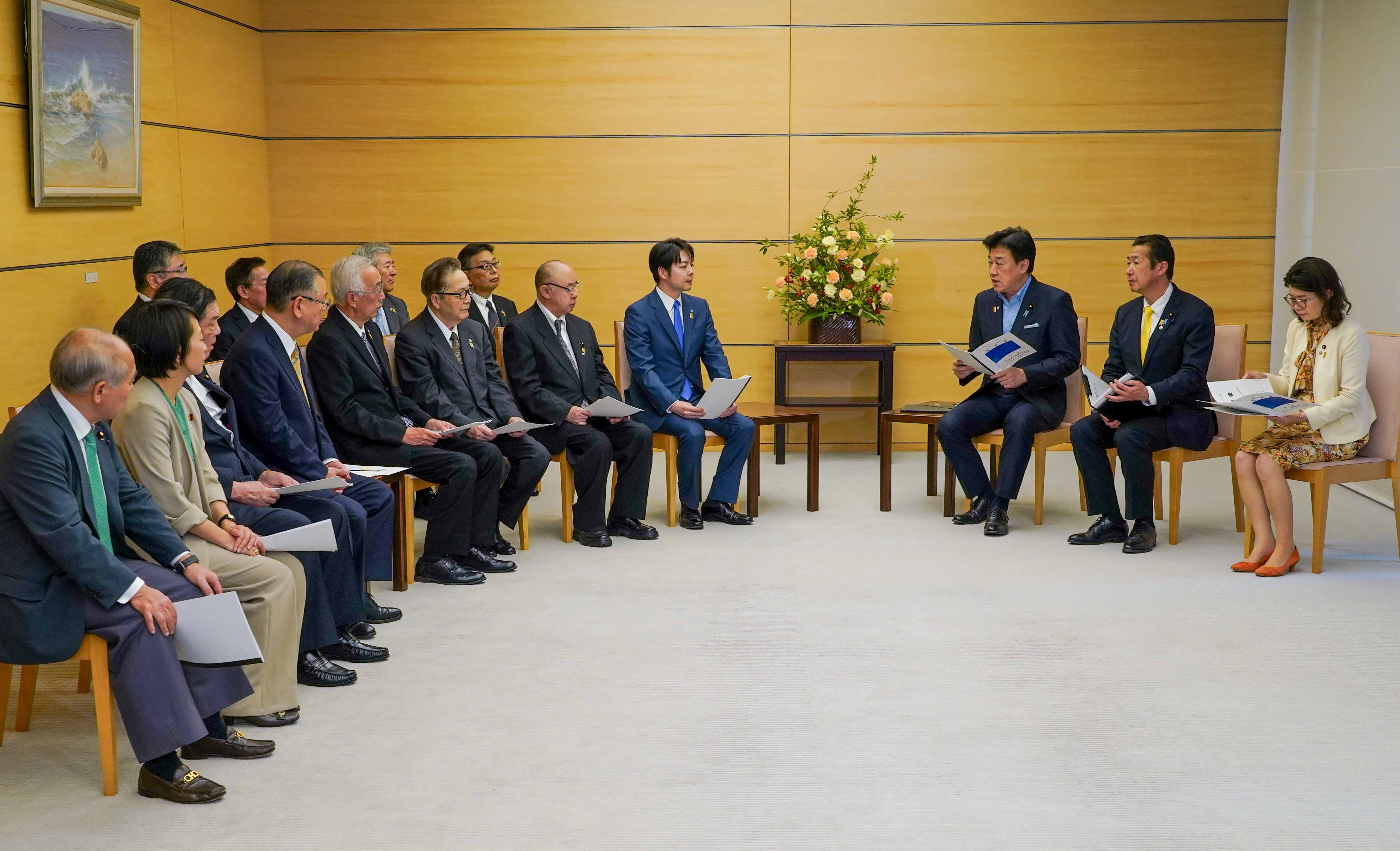 要請を受ける木原官房長官５