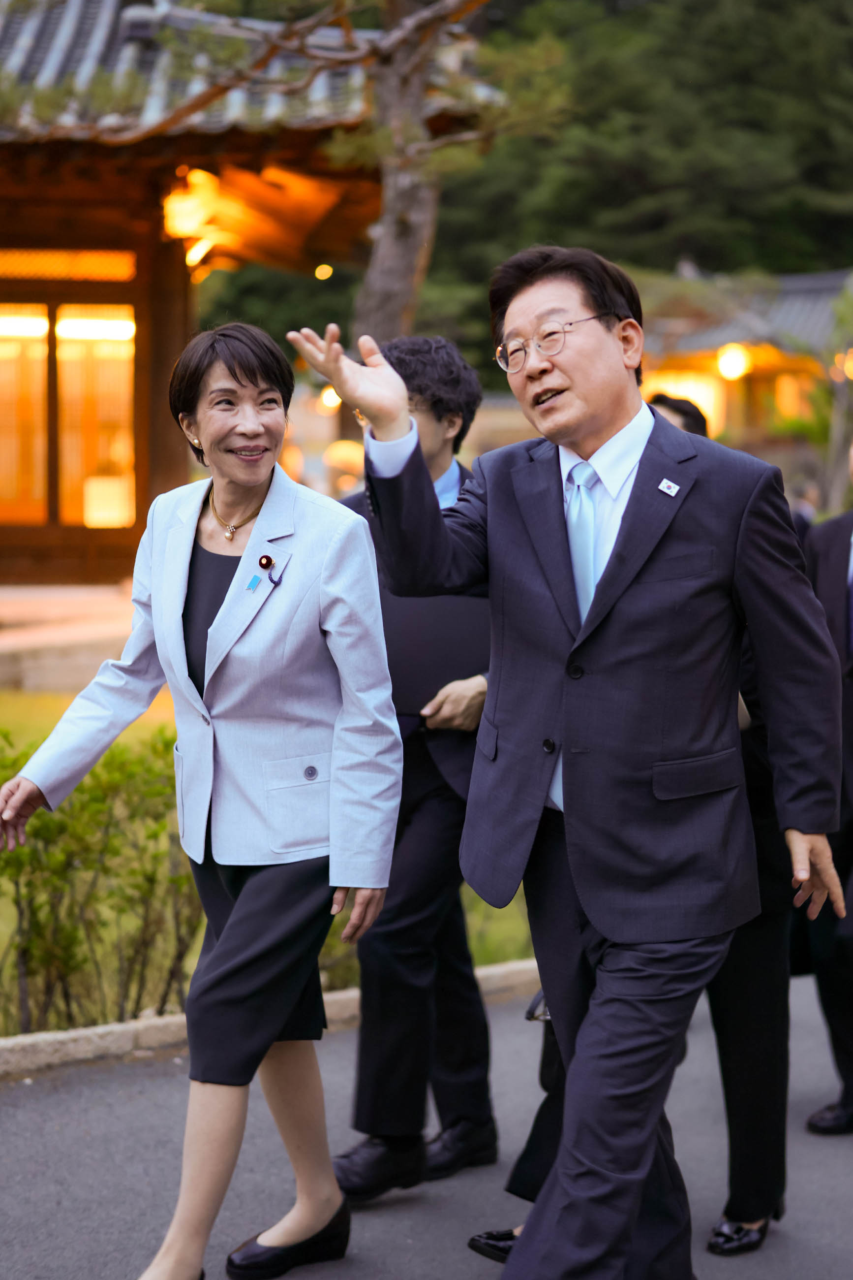 親睦行事に臨む両首脳２