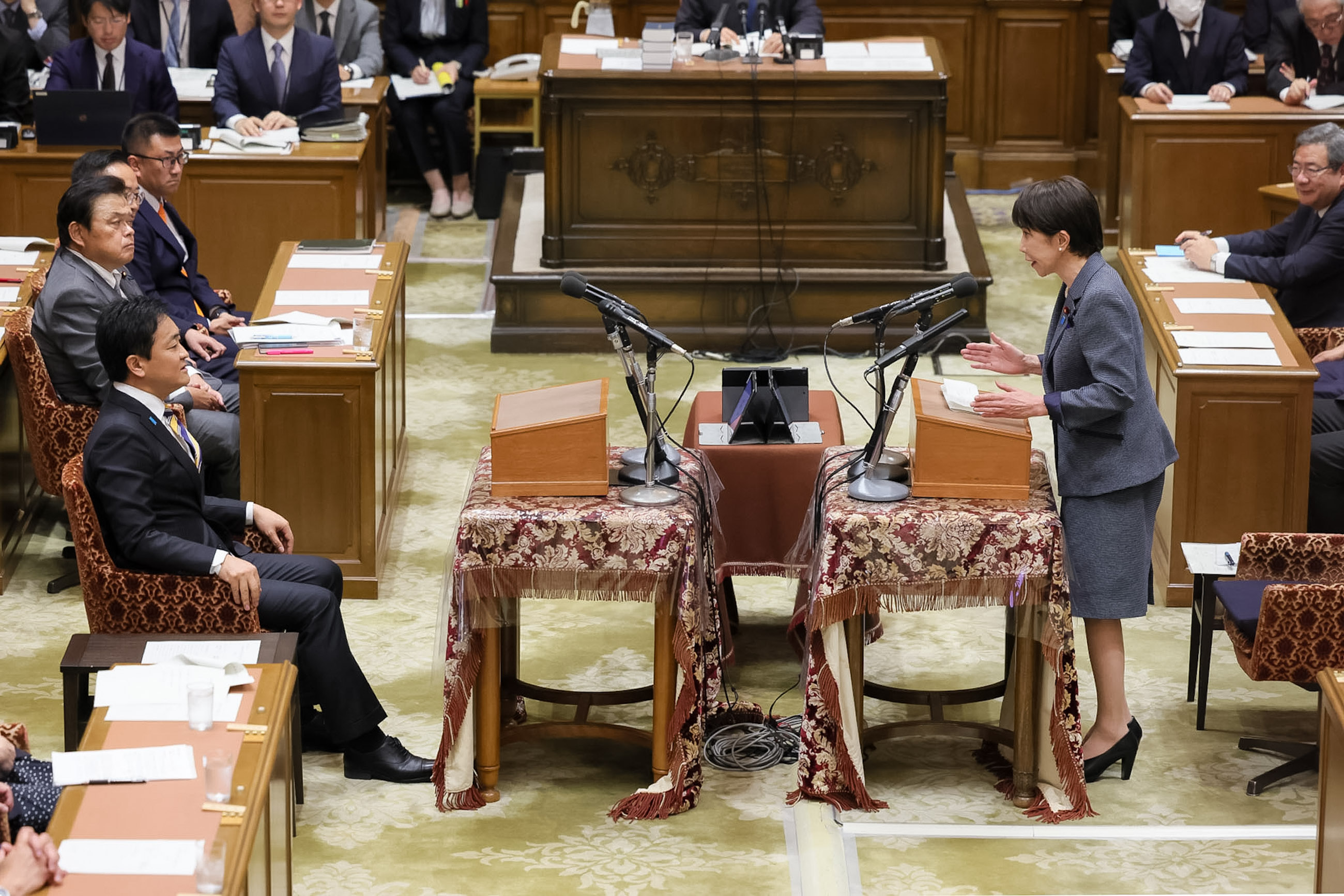 発言する高市総理２