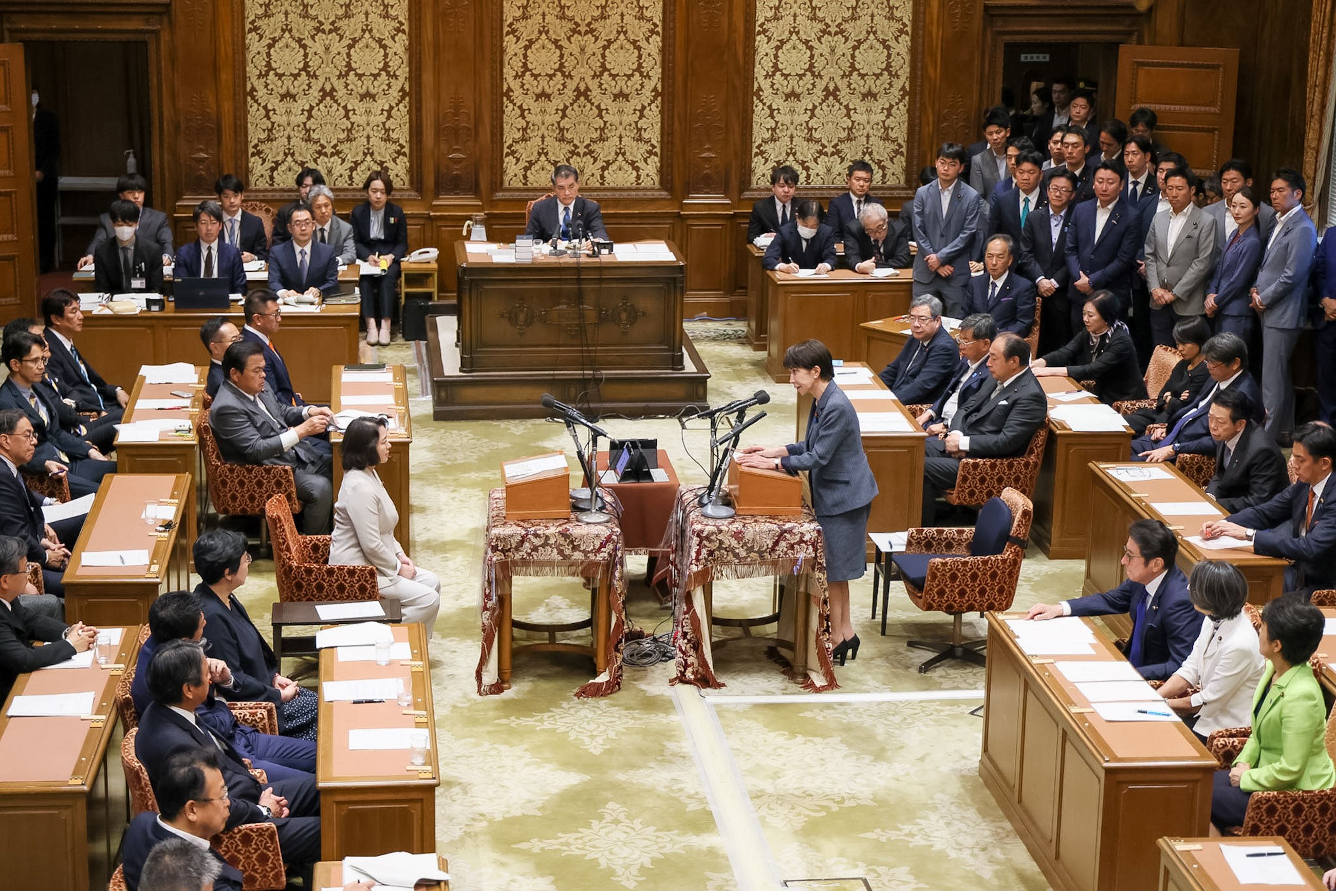 発言する高市総理６