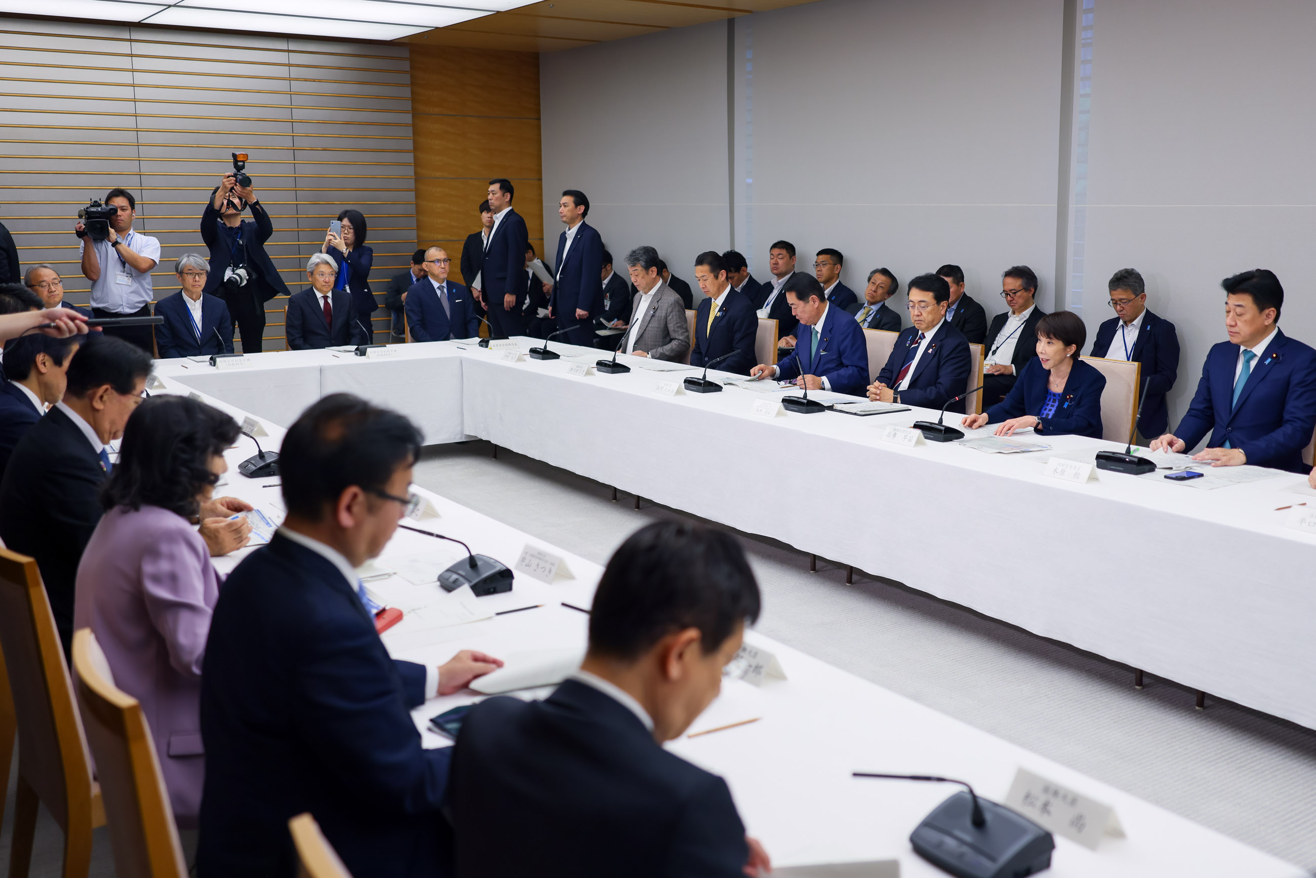 会議のまとめを行う高市総理３