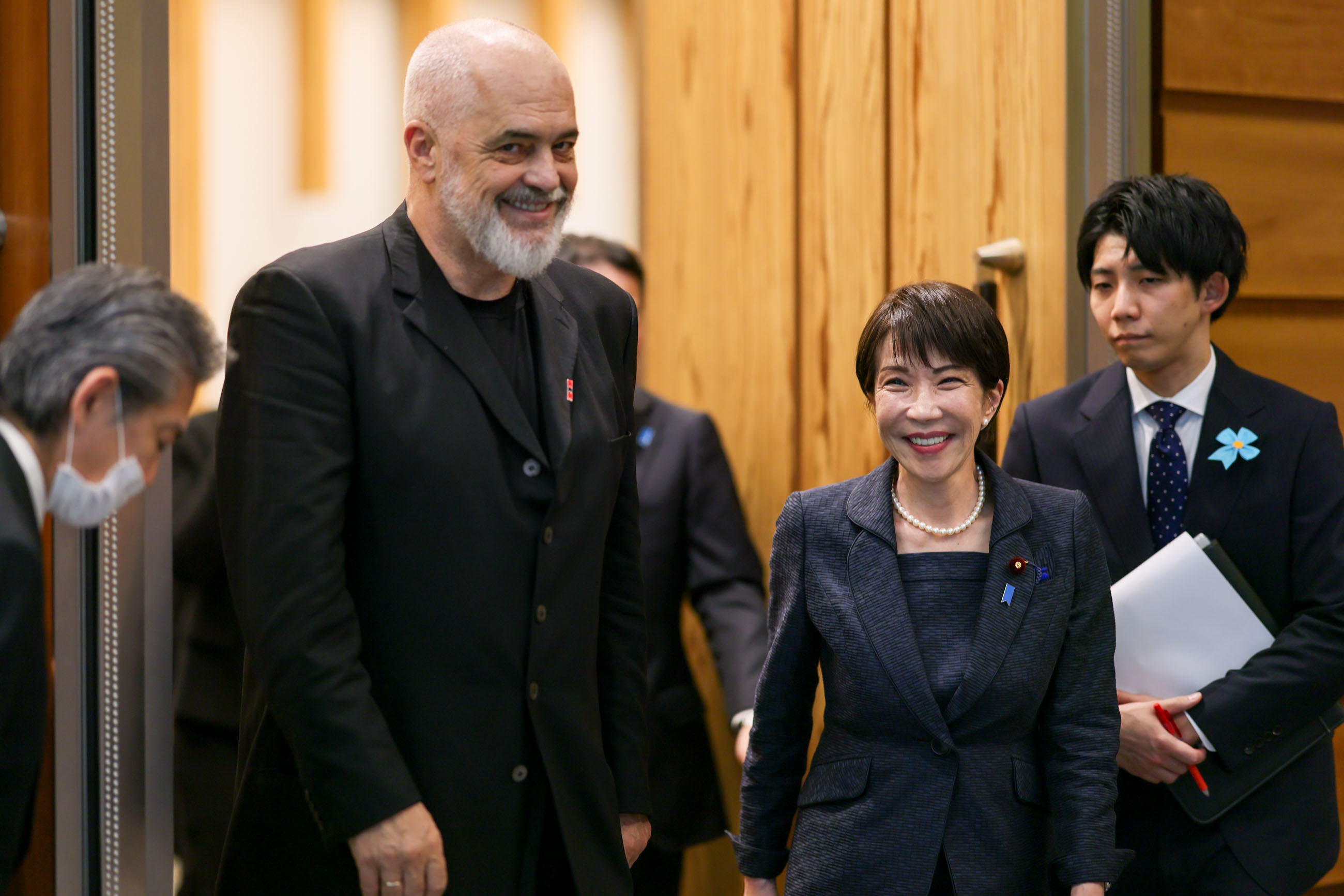 エディ・ラマ首相を見送る高市首相１