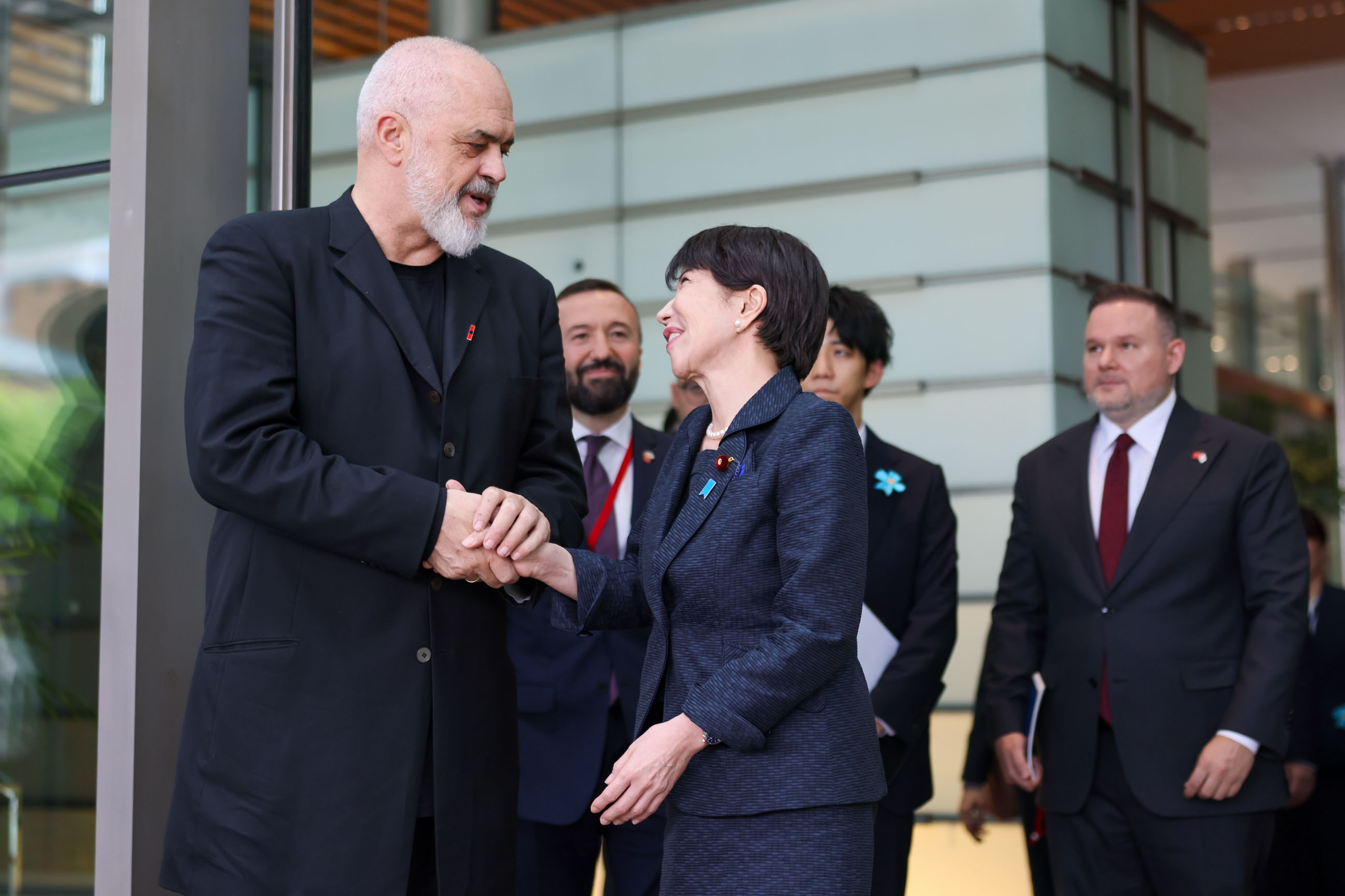 エディ・ラマ首相を見送る高市首相２