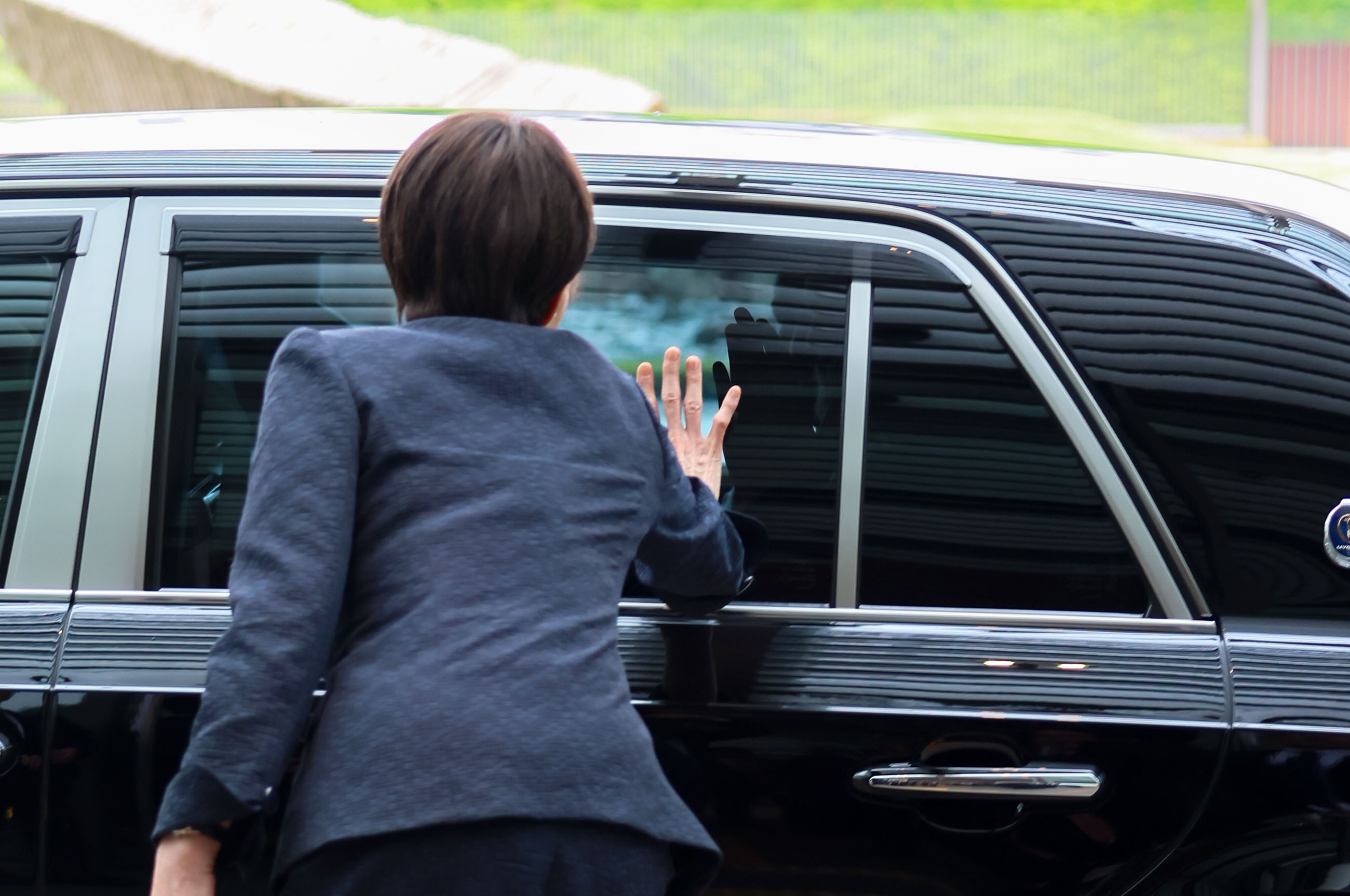 エディ・ラマ首相を見送る高市首相３