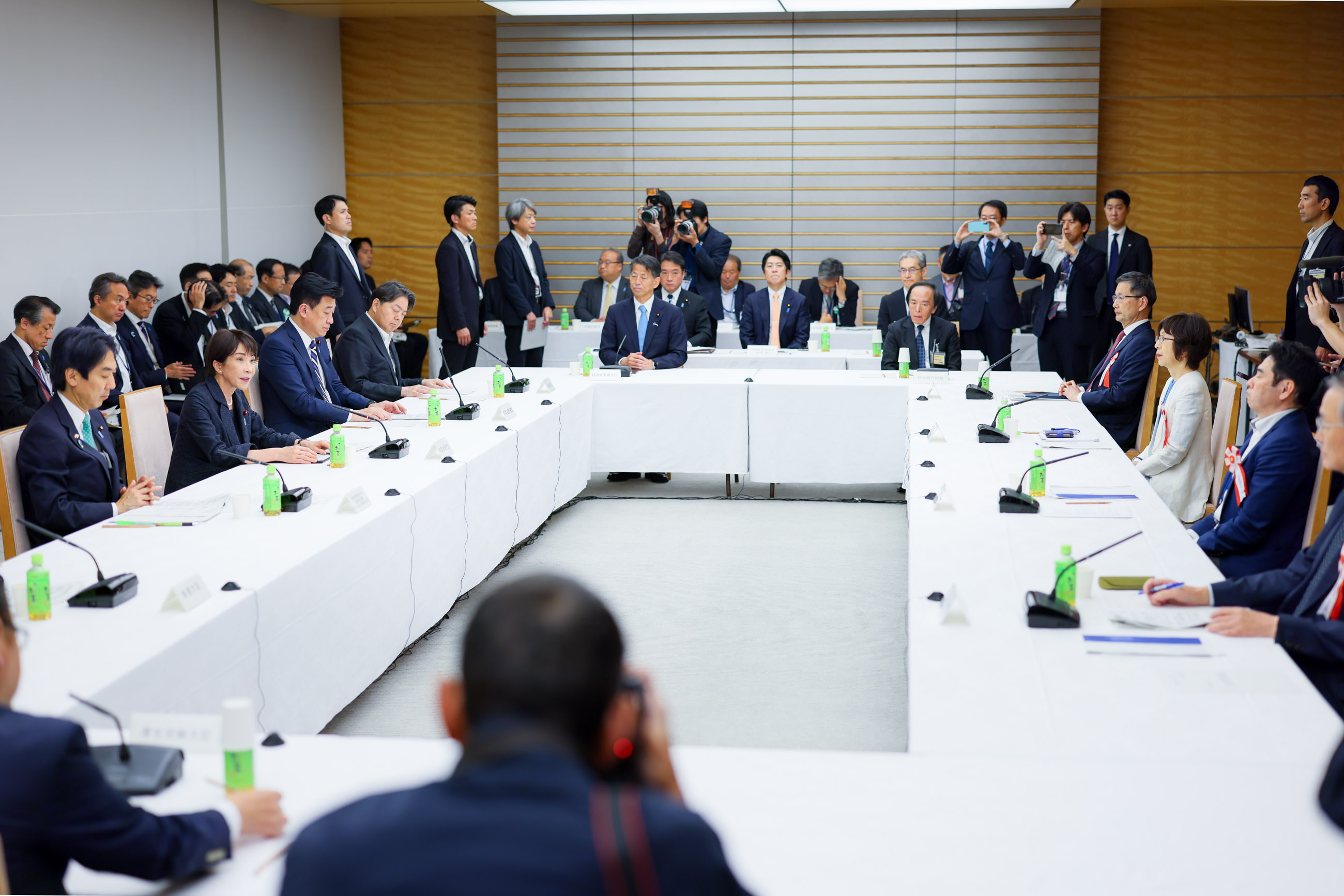 会議のまとめを行う高市総理２