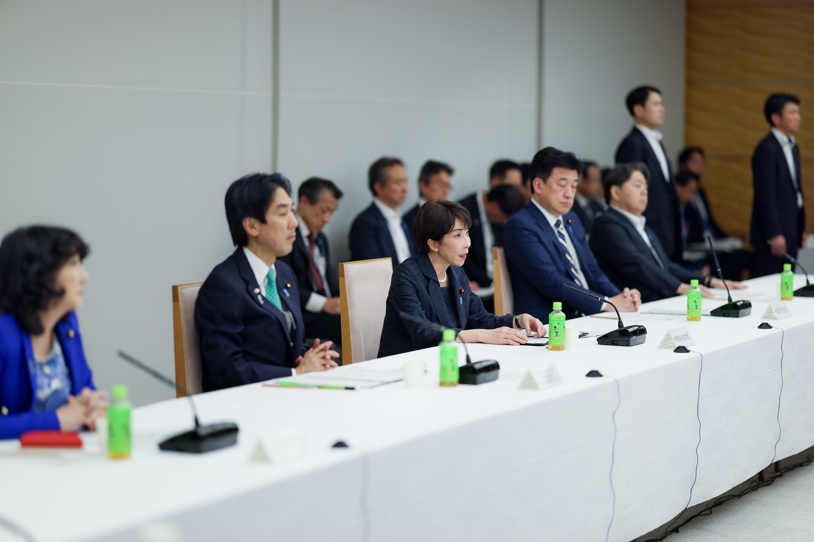 会議のまとめを行う高市総理４