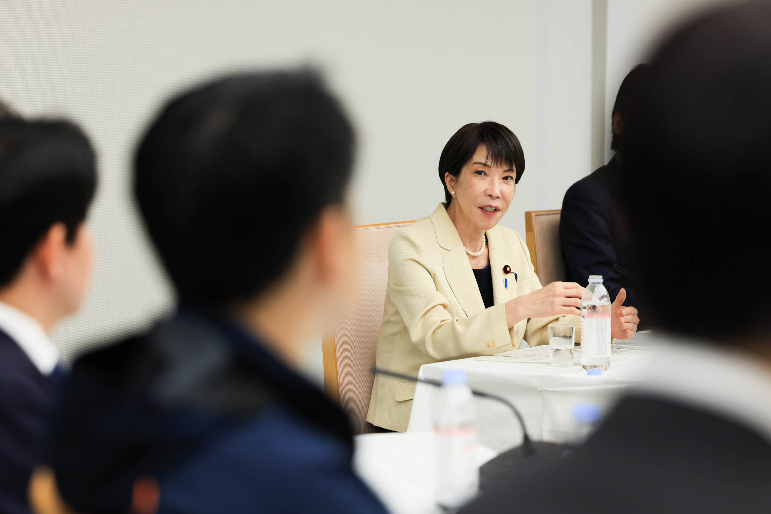 意見交換会で発言する高市総理２