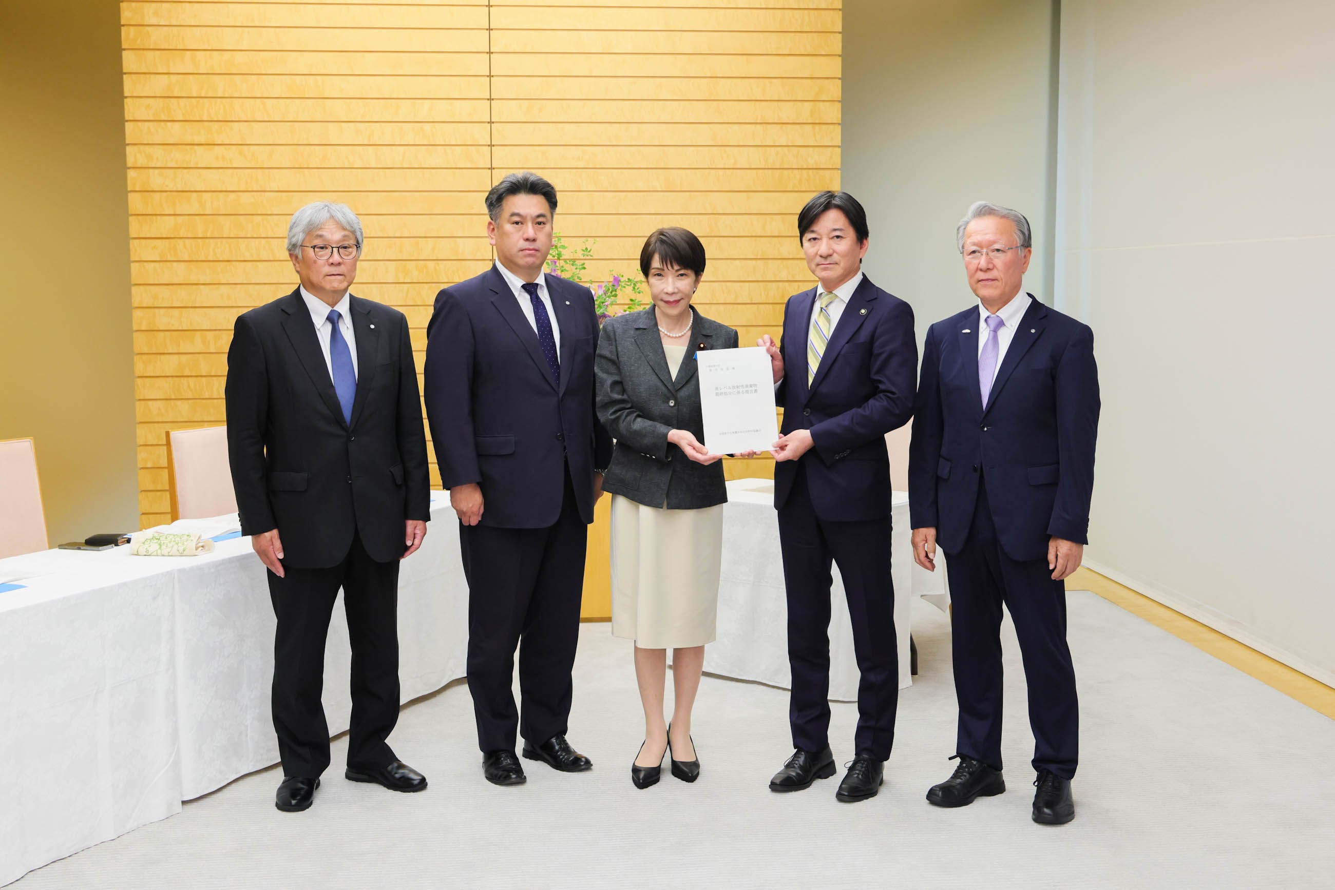 提言を受け取る高市総理