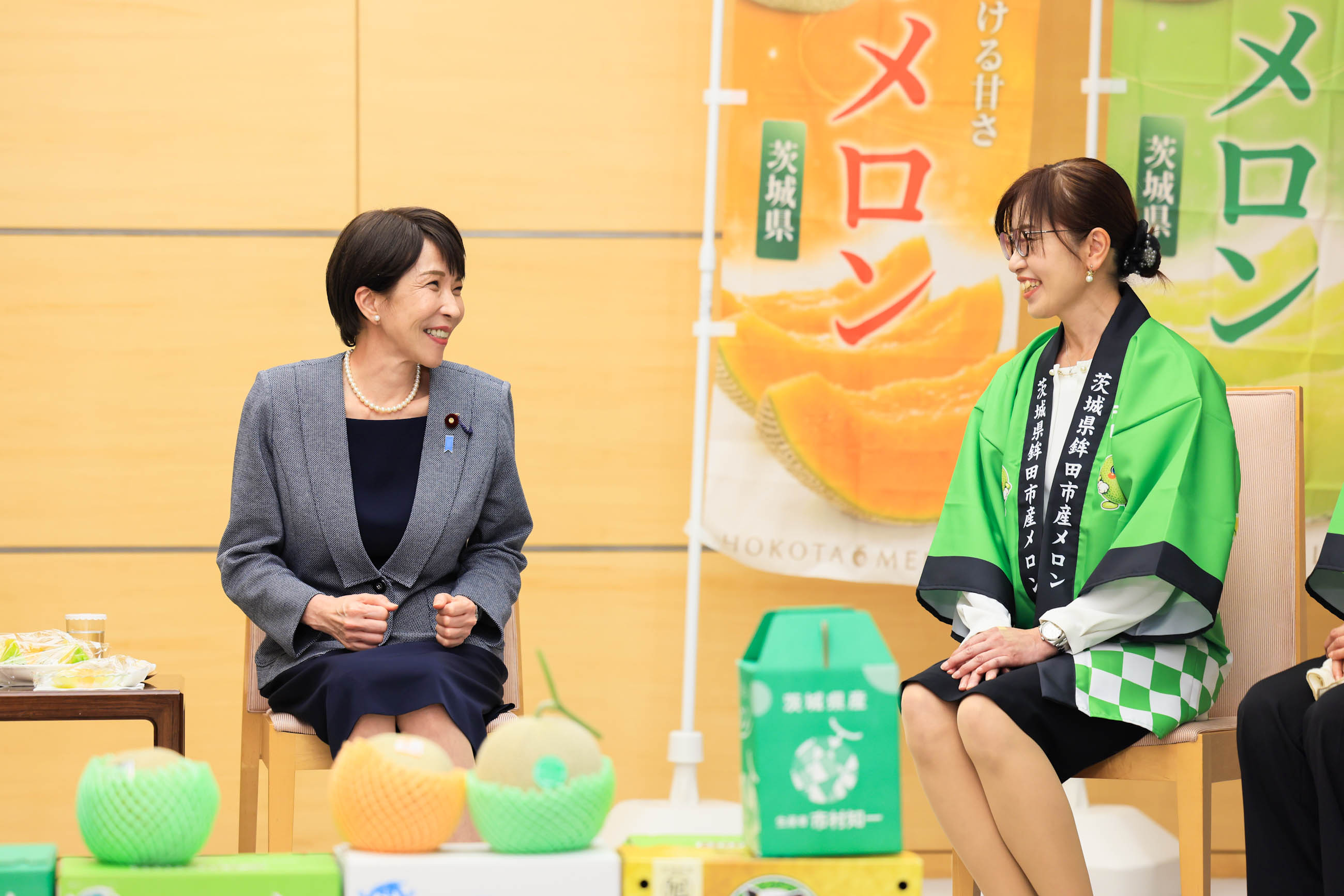 贈呈を受ける高市総理５