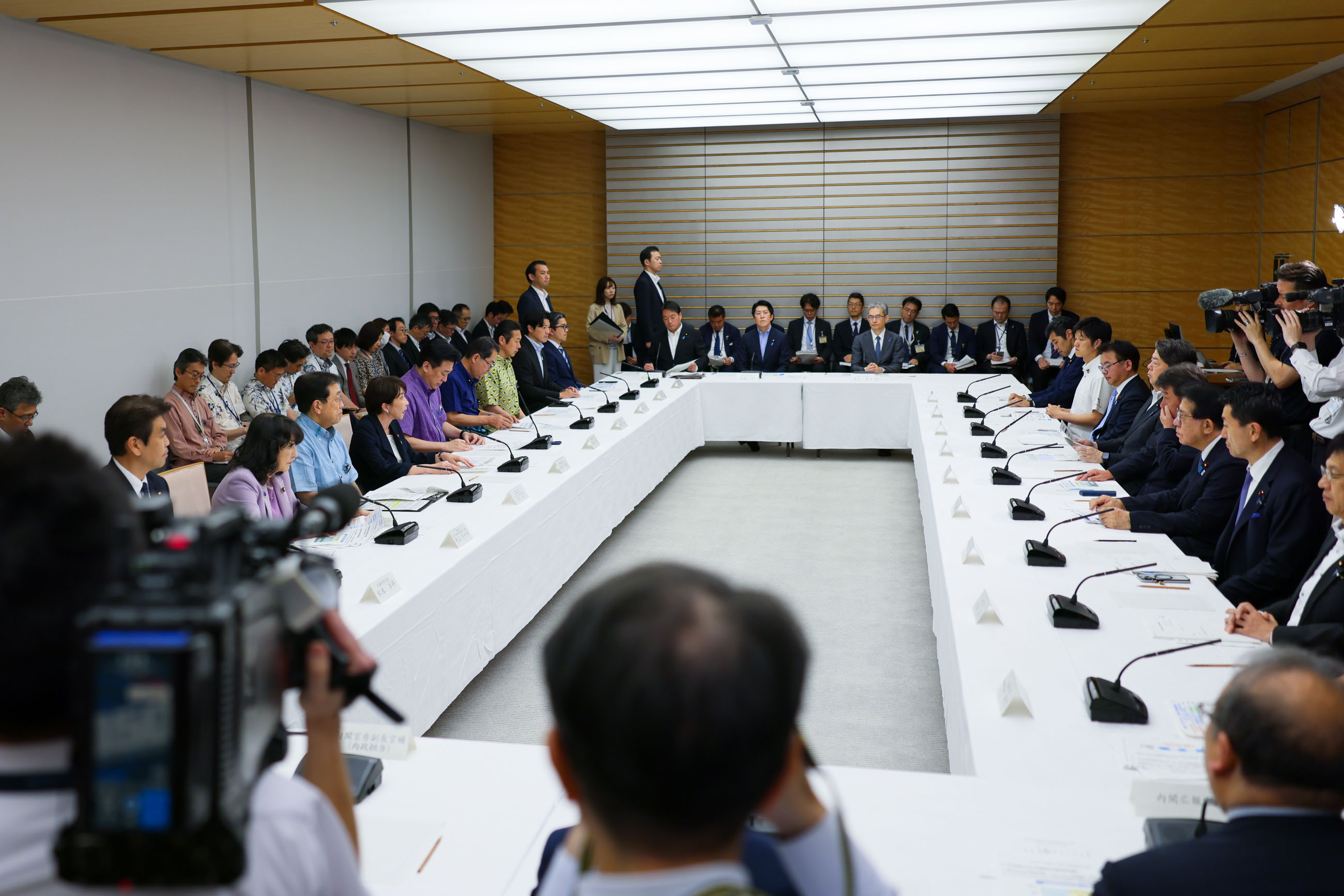 会議のまとめを行う高市総理２