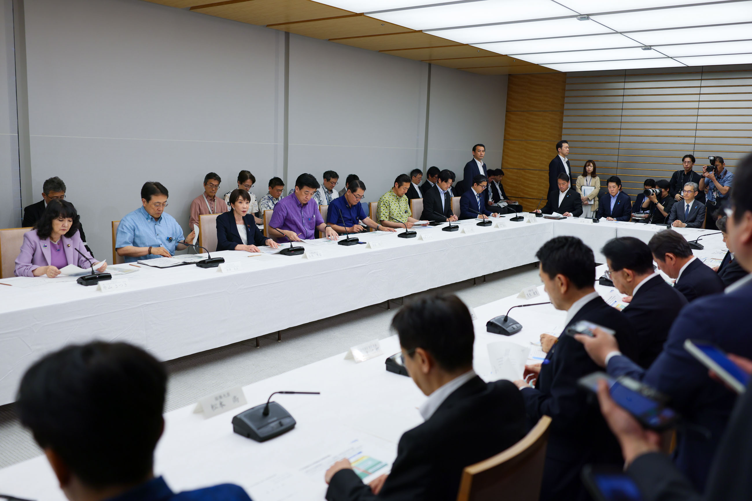 会議のまとめを行う高市総理４