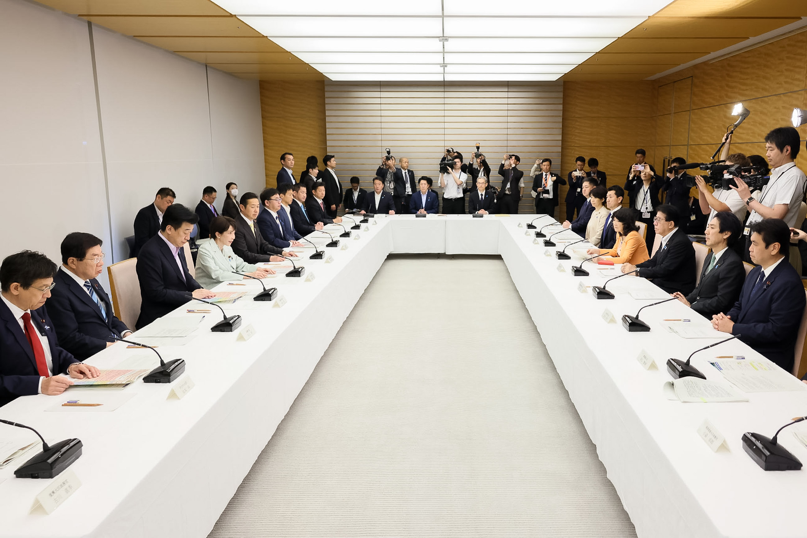 会議のまとめを行う高市総理２