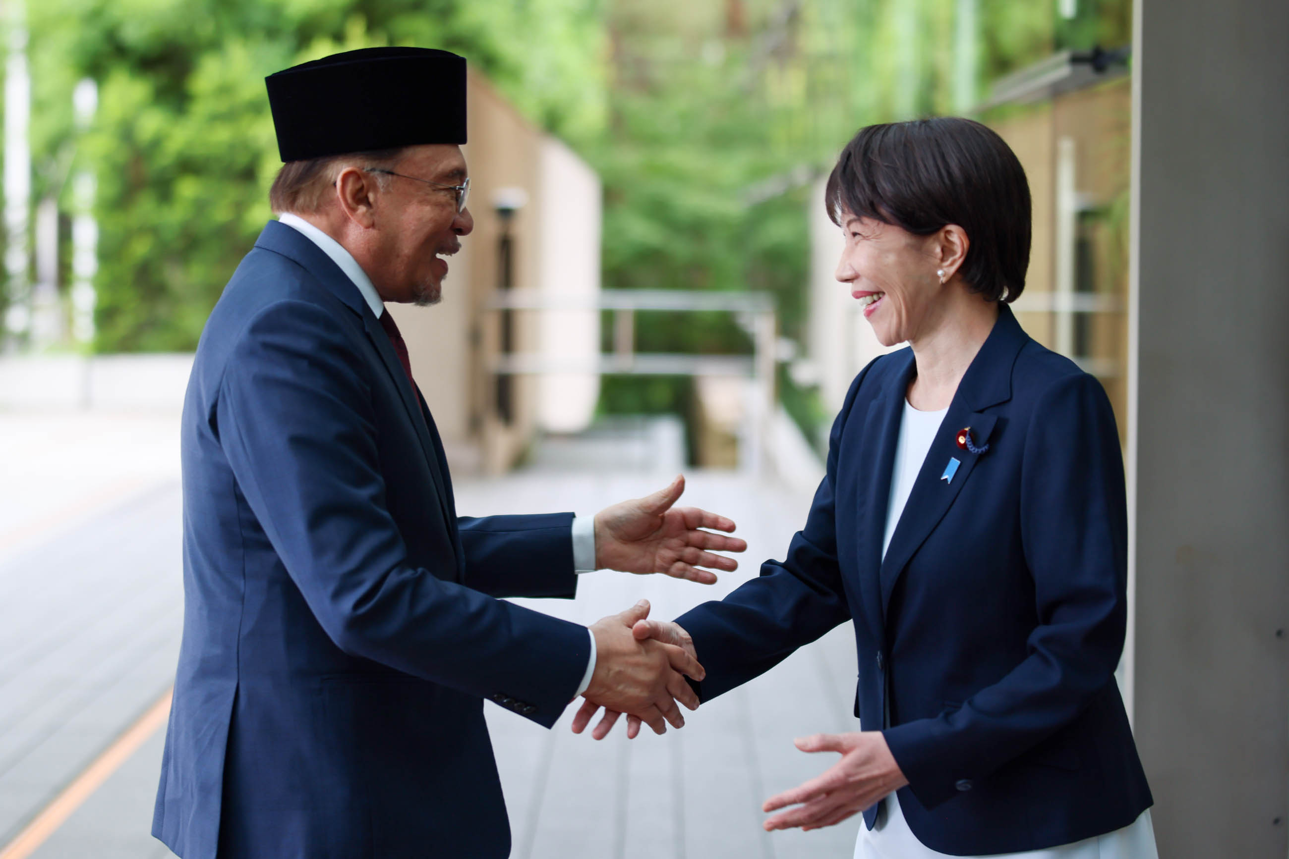 アンワル首相を出迎える高市総理