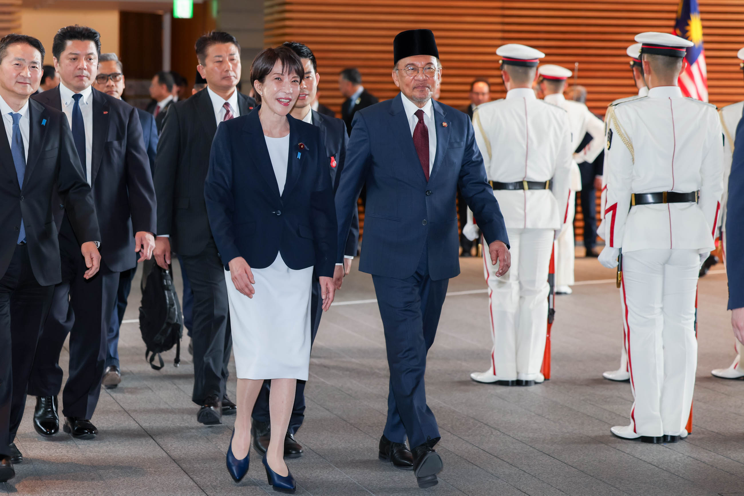 首脳会談に臨む両首脳