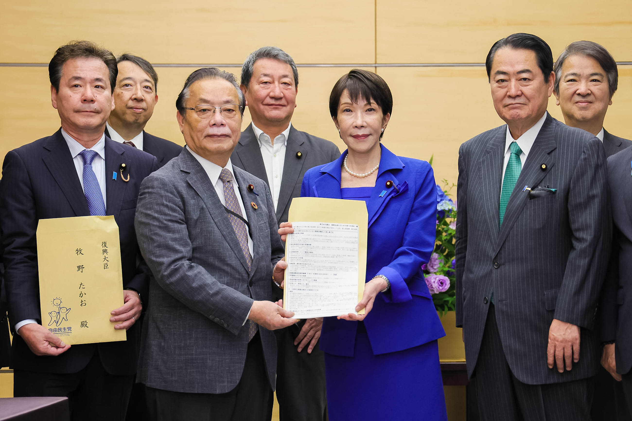 提言を受け取る高市総理２