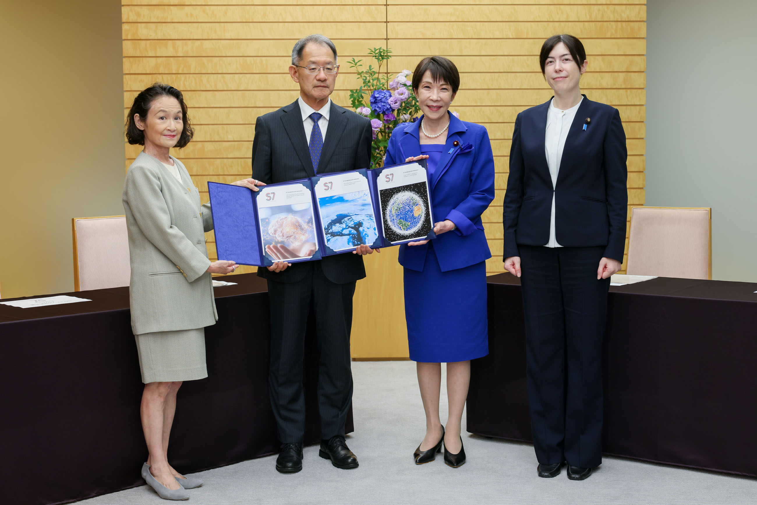 表敬を受ける高市総理１
