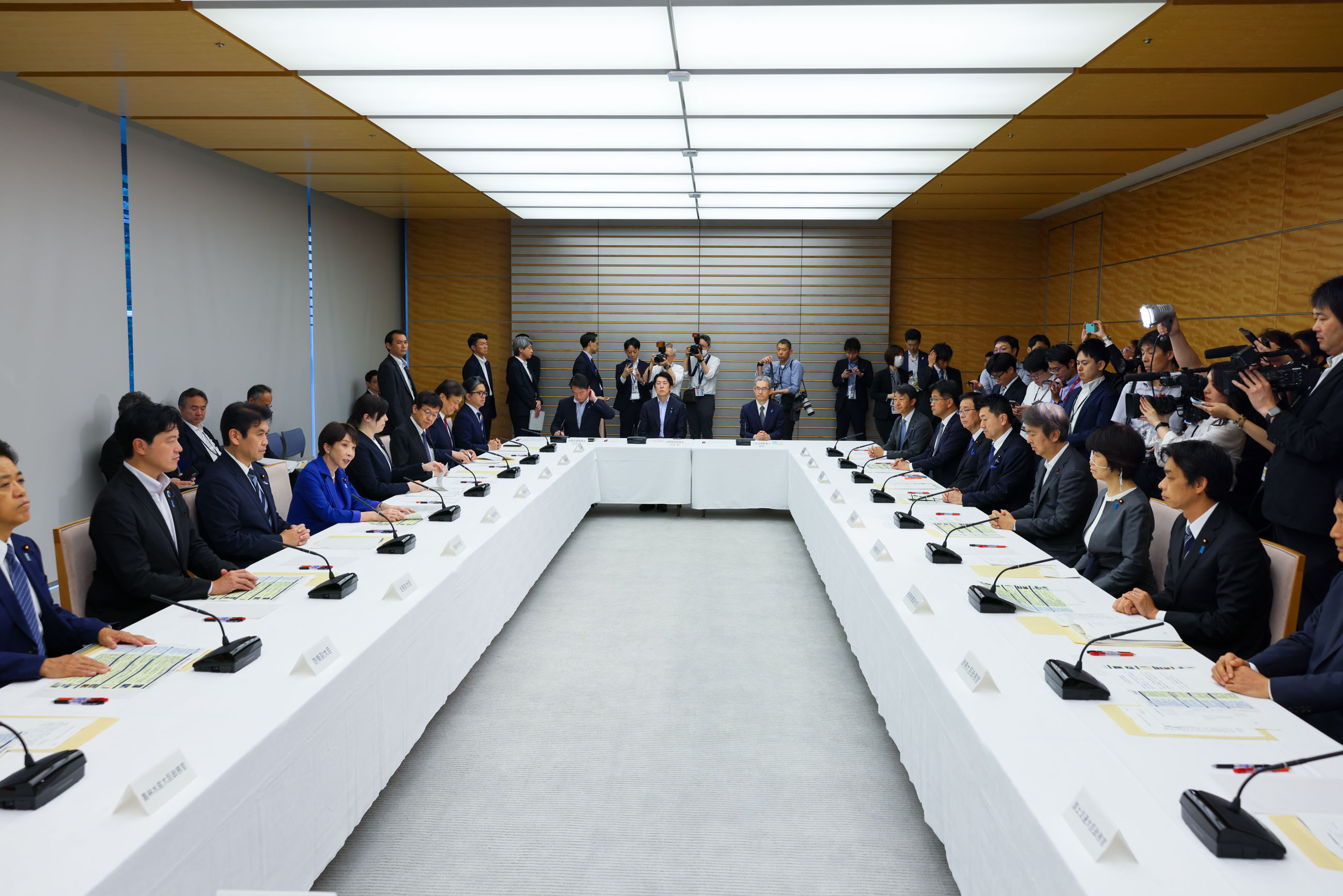 会議のまとめを行う高市総理２