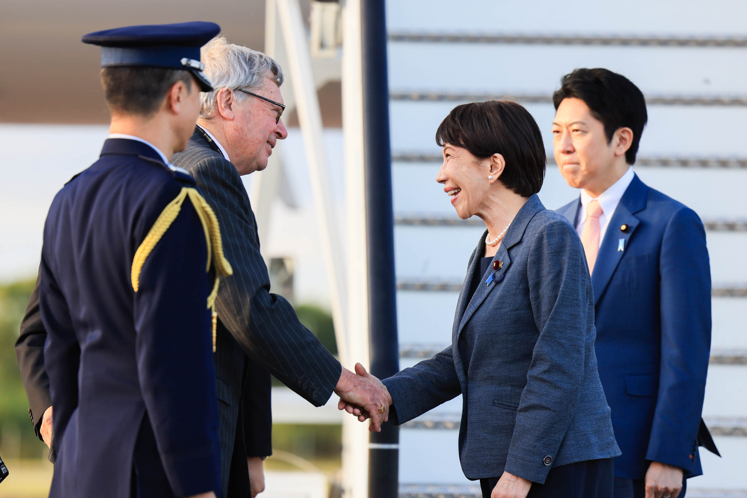 英国に到着した高市総理４