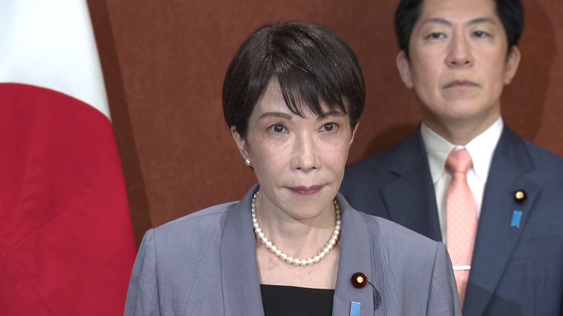 記者の質問に答える高市総理