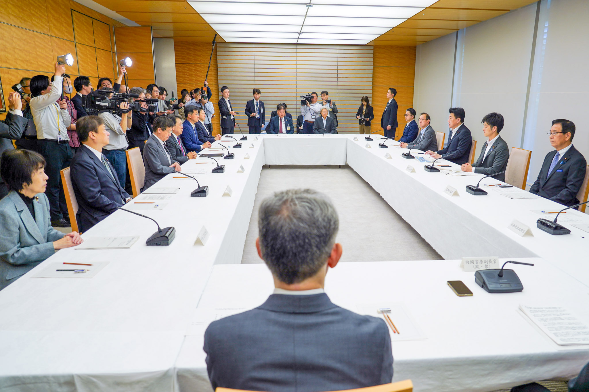 会議のまとめを行う木原官房長官３