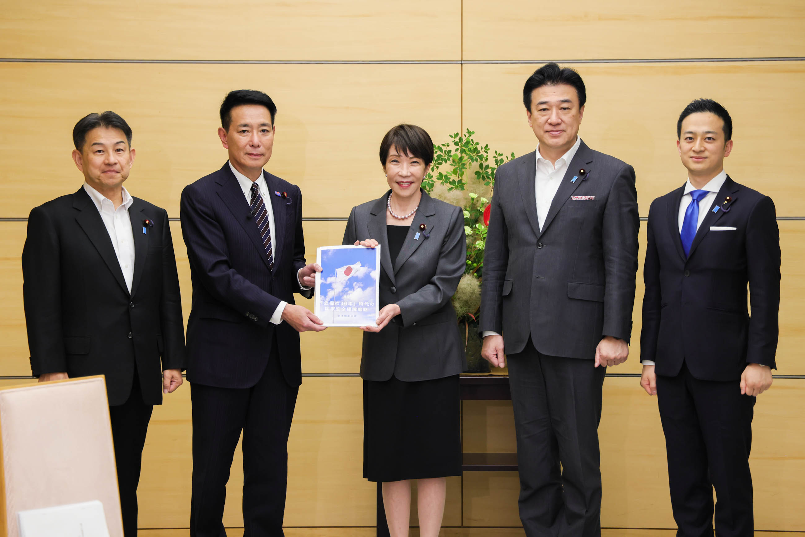 提言を受け取る高市総理２