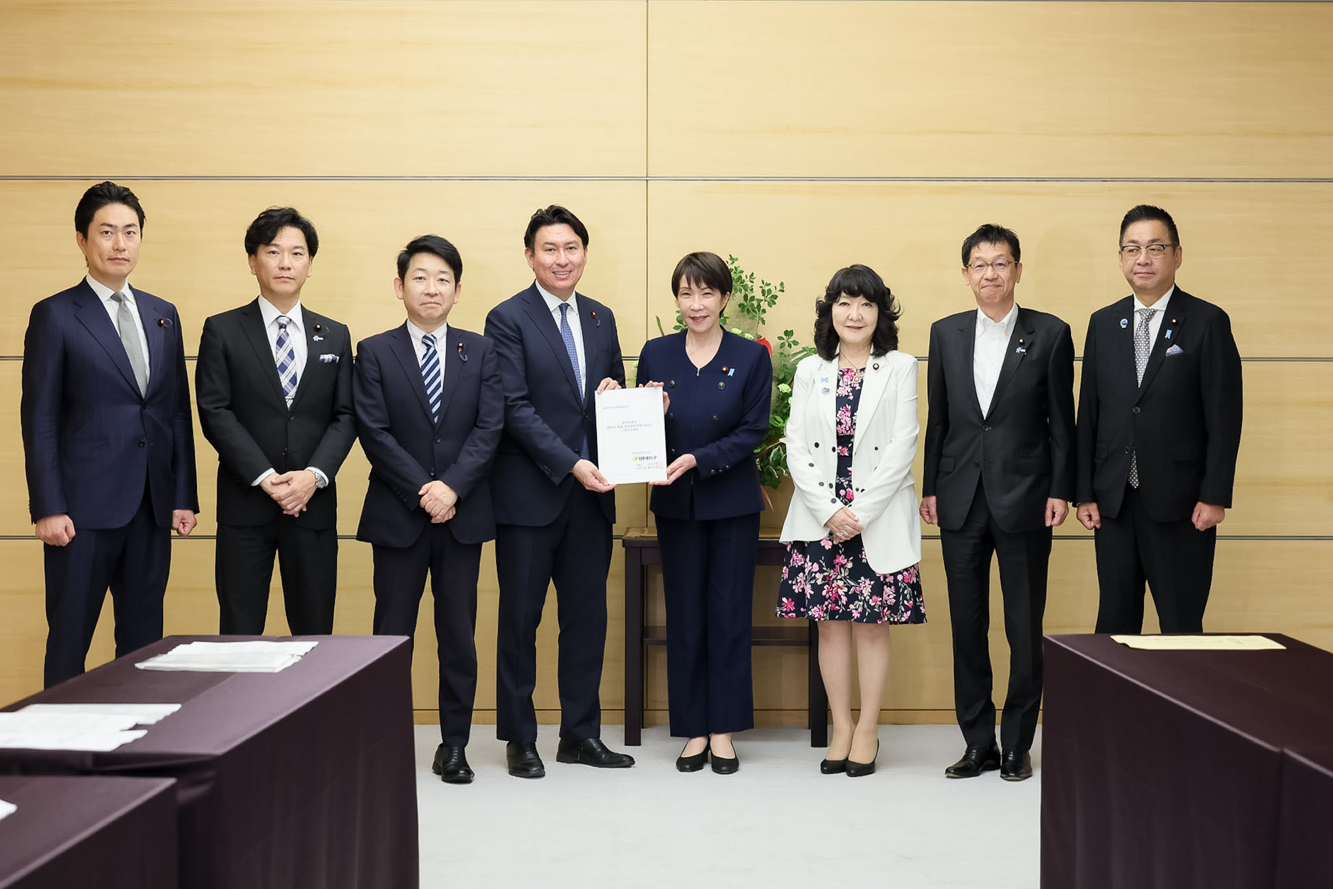 提言を受け取る高市総理３