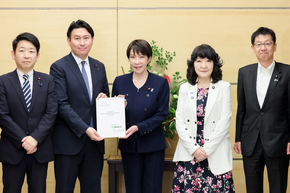 提言を受け取る高市総理４