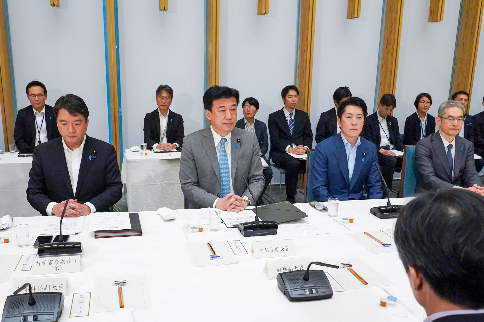 会議に臨む木原官房長官１