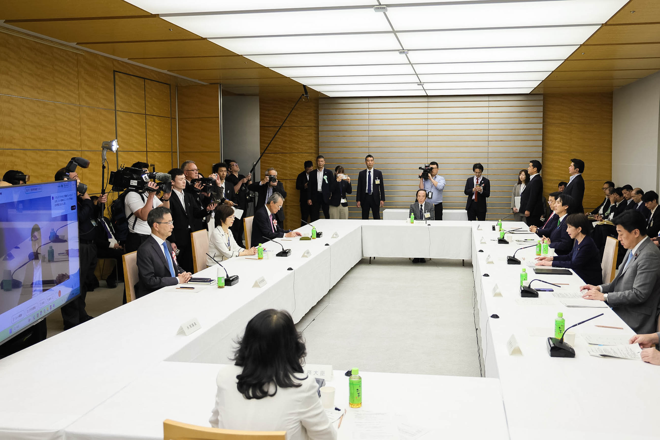会議のまとめを行う高市総理２