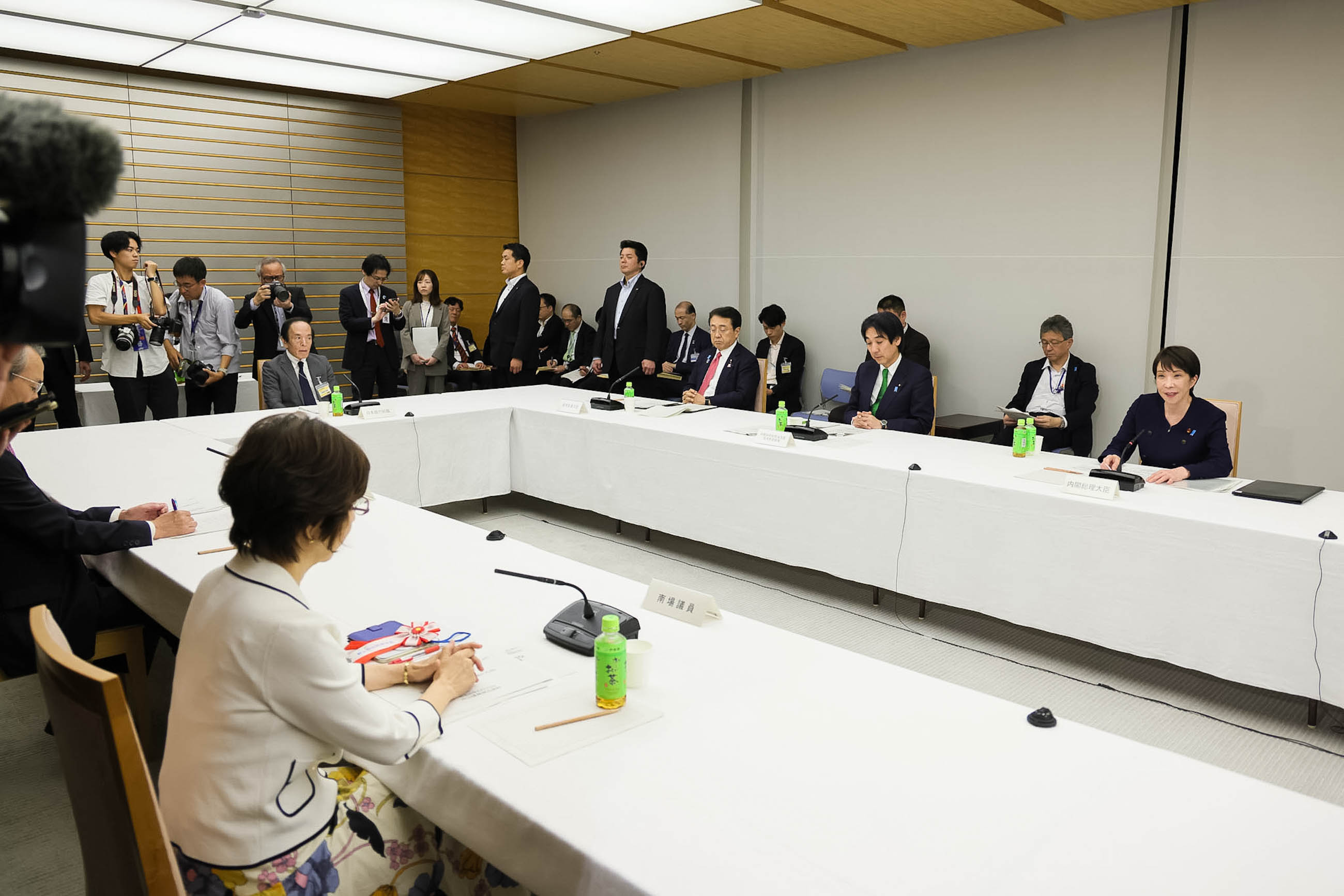 会議のまとめを行う高市総理３